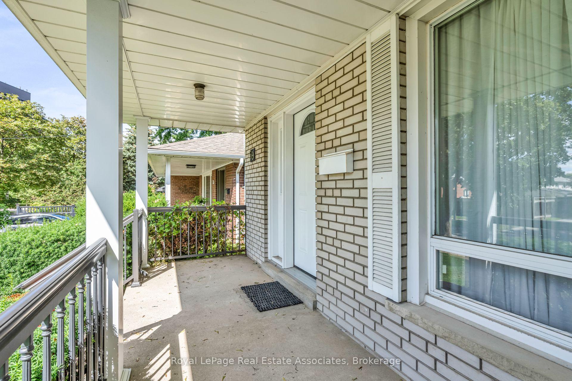 Photo 4 of 59 Stapleton Drive, Etobicoke, Kingsview Village-The Westway — HOMEH
