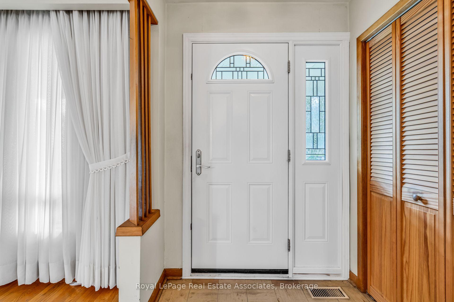 Photo 5 of 59 Stapleton Drive, Etobicoke, Kingsview Village-The Westway — HOMEH