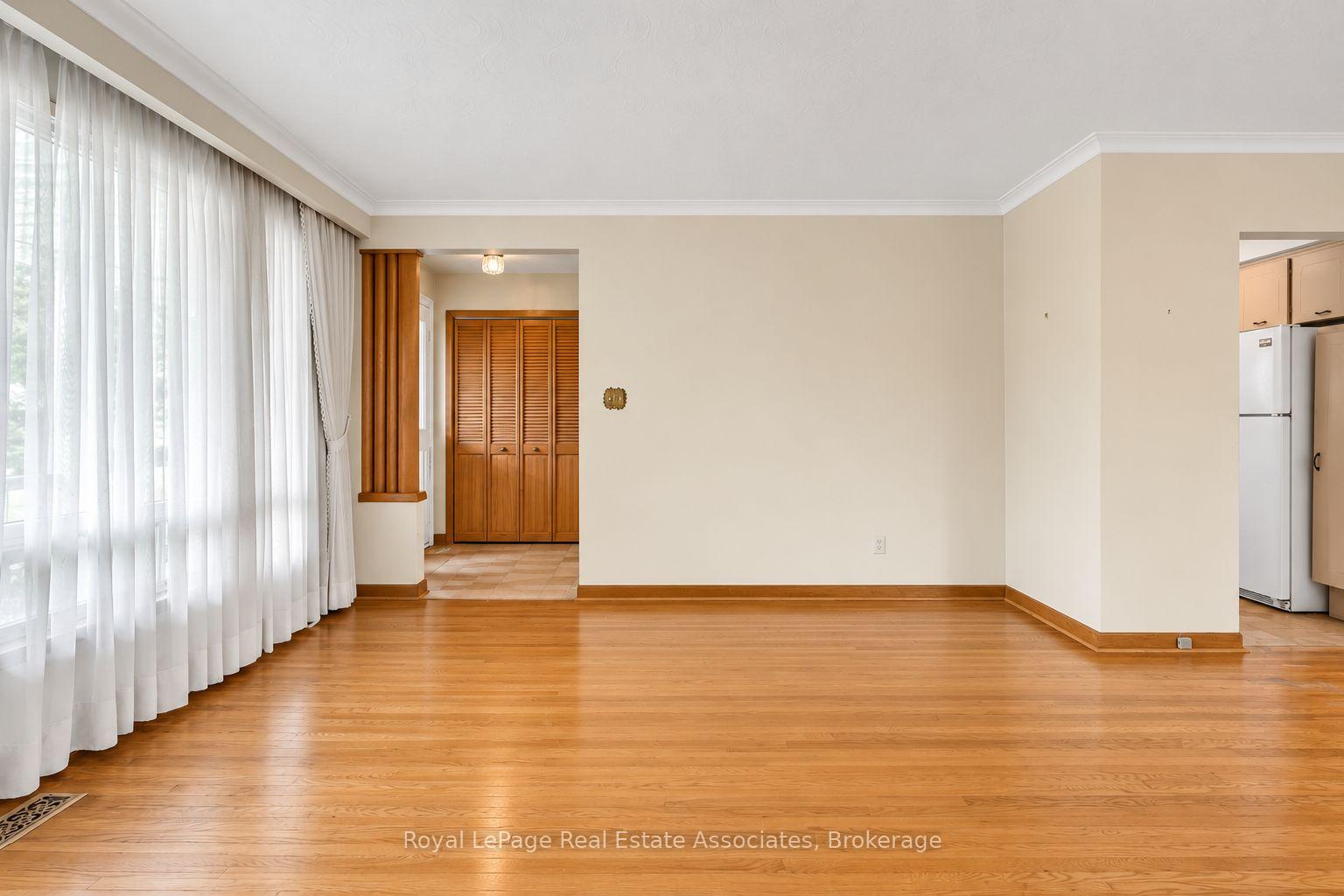 Photo 7 of 59 Stapleton Drive, Etobicoke, Kingsview Village-The Westway — HOMEH