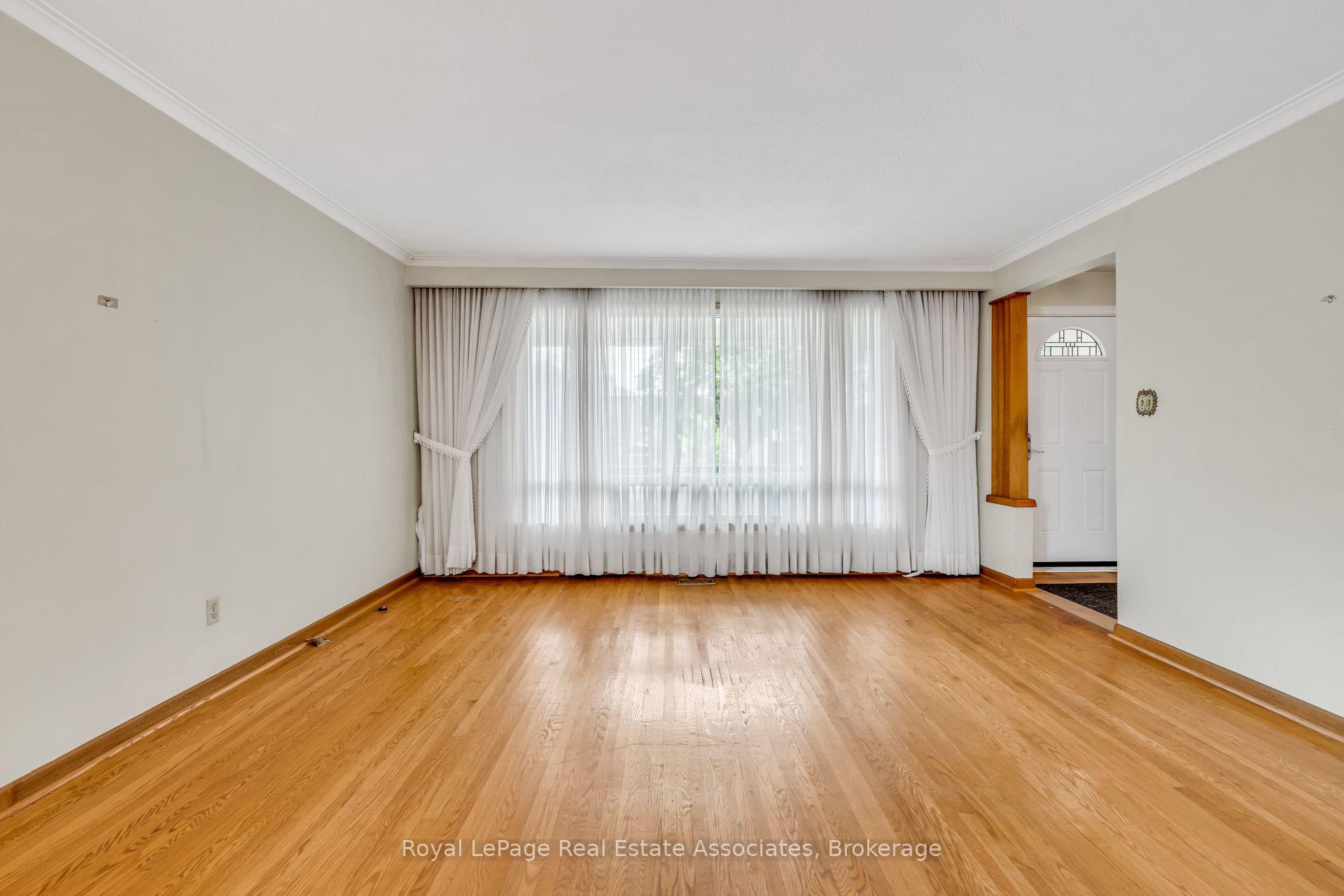 Photo 10 of 59 Stapleton Drive, Etobicoke, Kingsview Village-The Westway — HOMEH