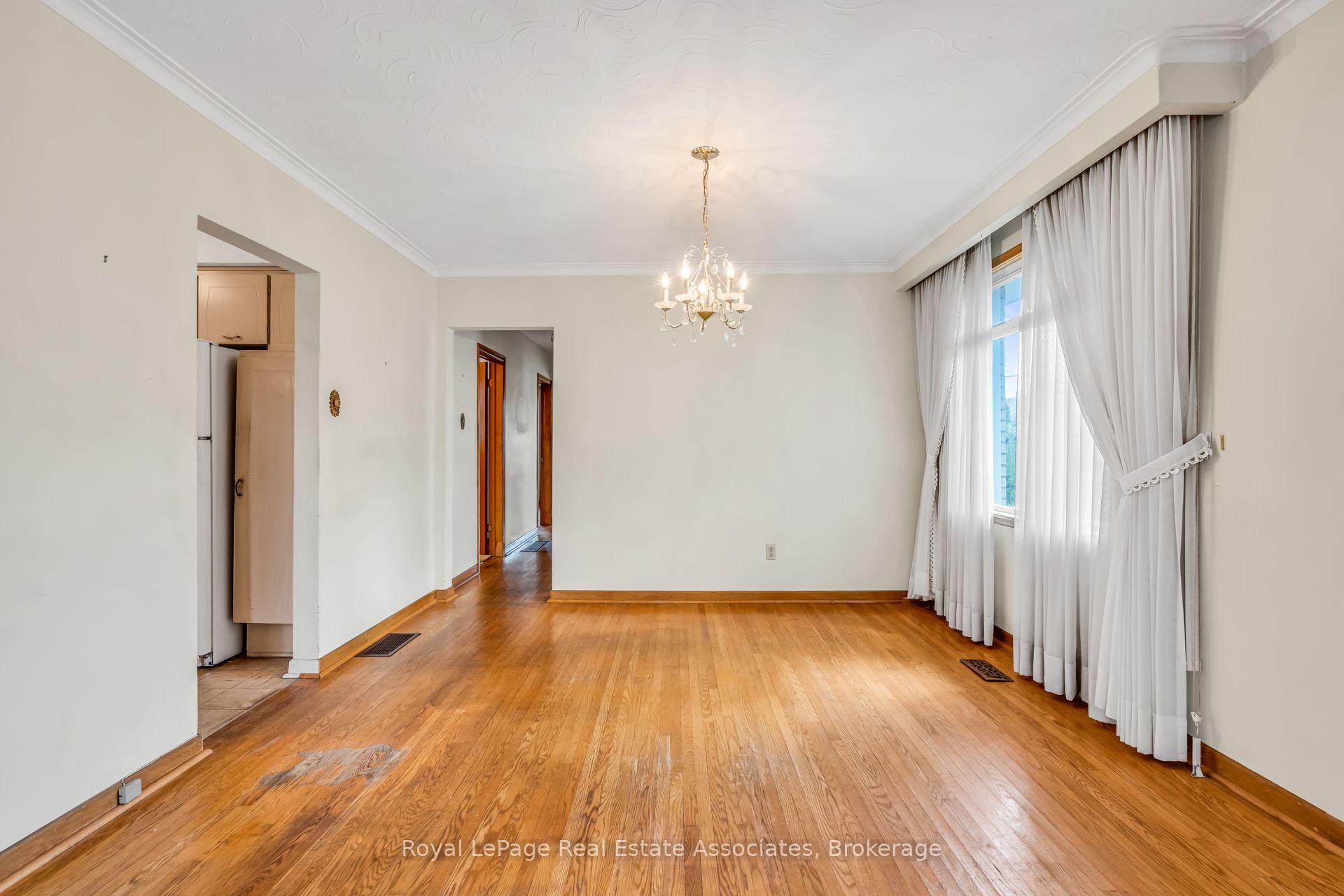 Photo 11 of 59 Stapleton Drive, Etobicoke, Kingsview Village-The Westway — HOMEH