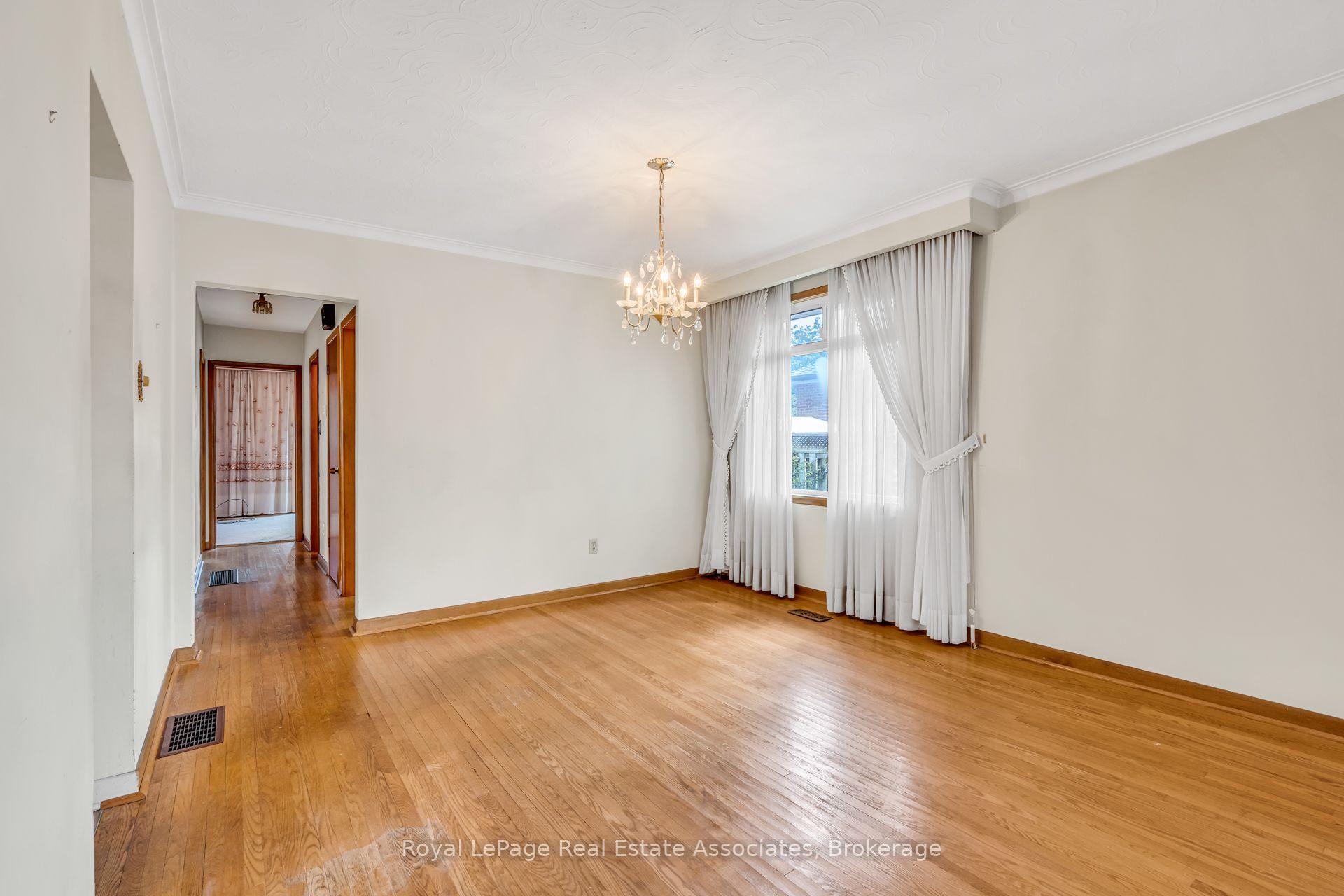 Photo 13 of 59 Stapleton Drive, Etobicoke, Kingsview Village-The Westway — HOMEH