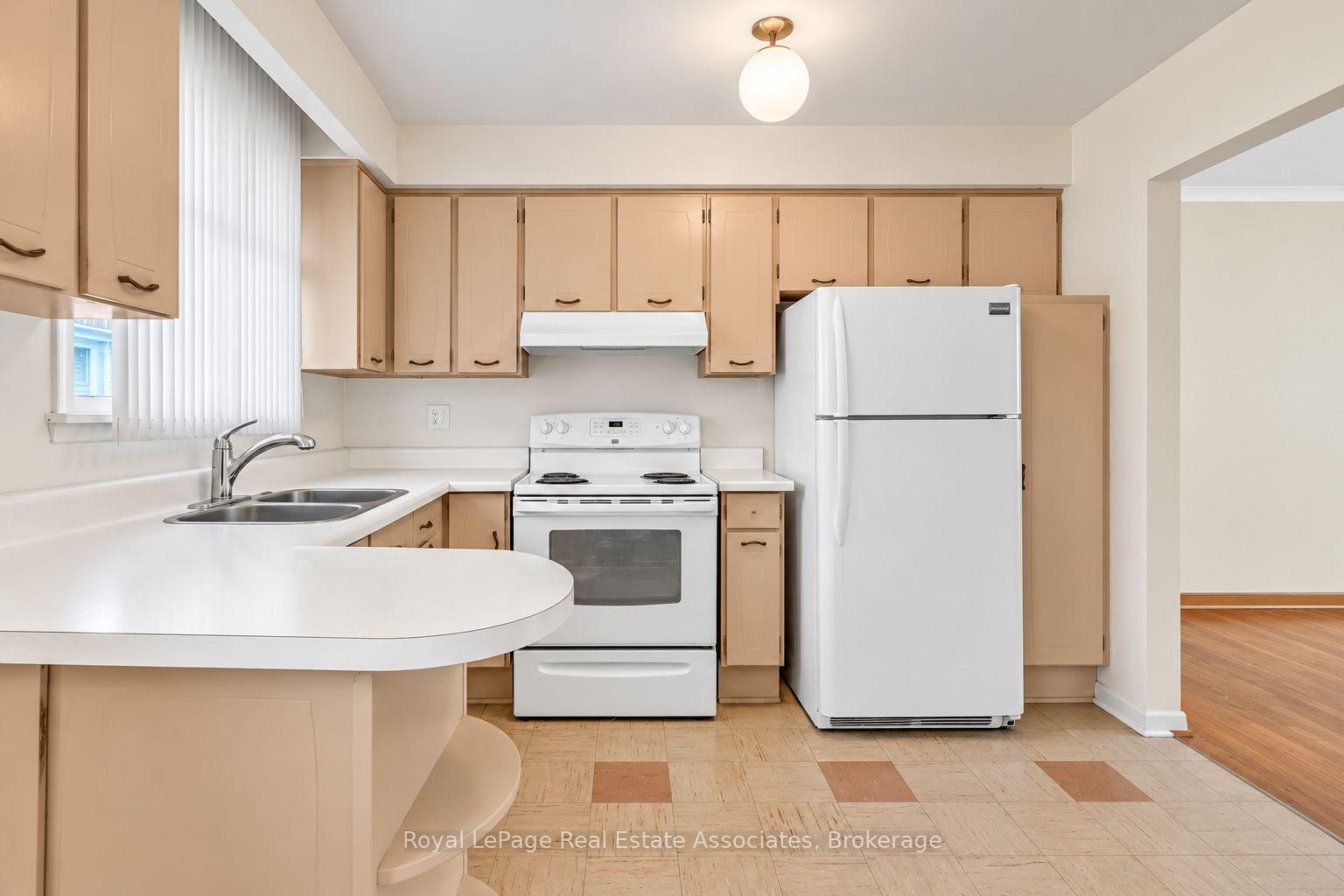 Photo 15 of 59 Stapleton Drive, Etobicoke, Kingsview Village-The Westway — HOMEH