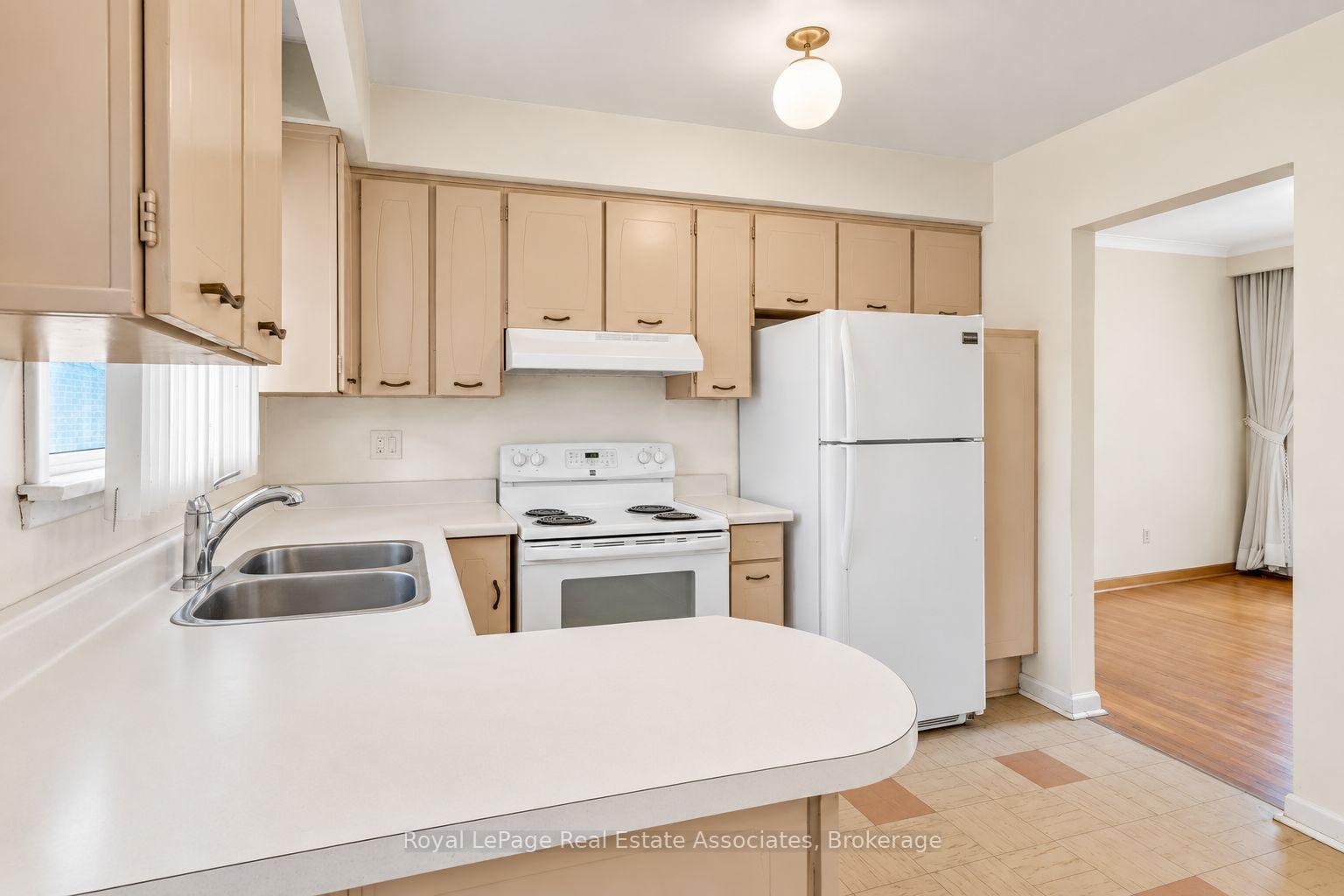 Photo 16 of 59 Stapleton Drive, Etobicoke, Kingsview Village-The Westway — HOMEH