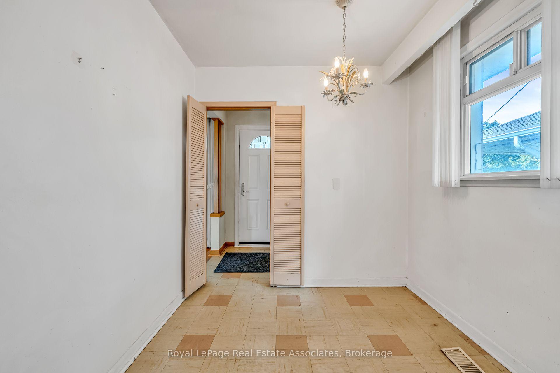 Photo 17 of 59 Stapleton Drive, Etobicoke, Kingsview Village-The Westway — HOMEH