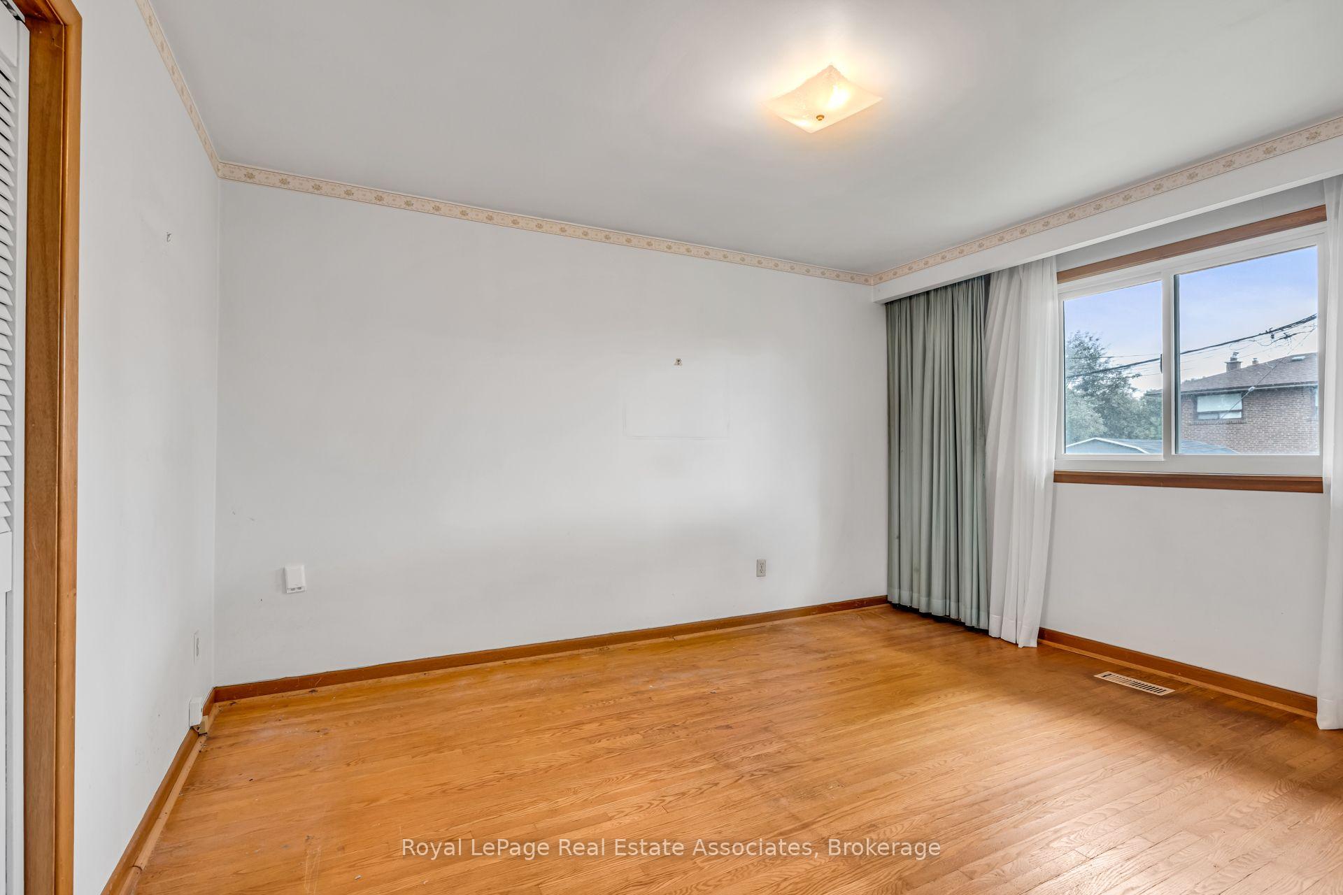 Photo 21 of 59 Stapleton Drive, Etobicoke, Kingsview Village-The Westway — HOMEH