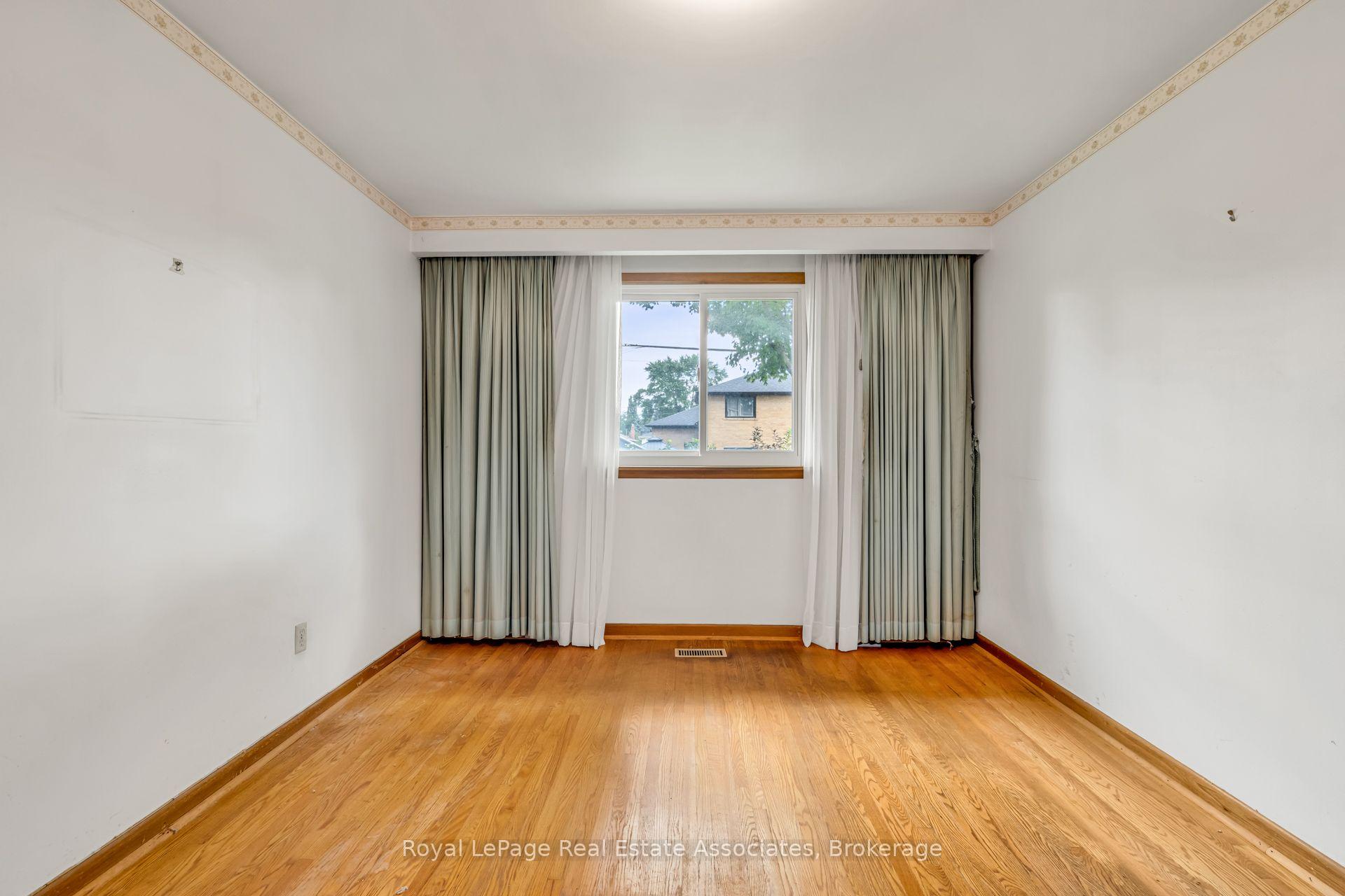 Photo 22 of 59 Stapleton Drive, Etobicoke, Kingsview Village-The Westway — HOMEH