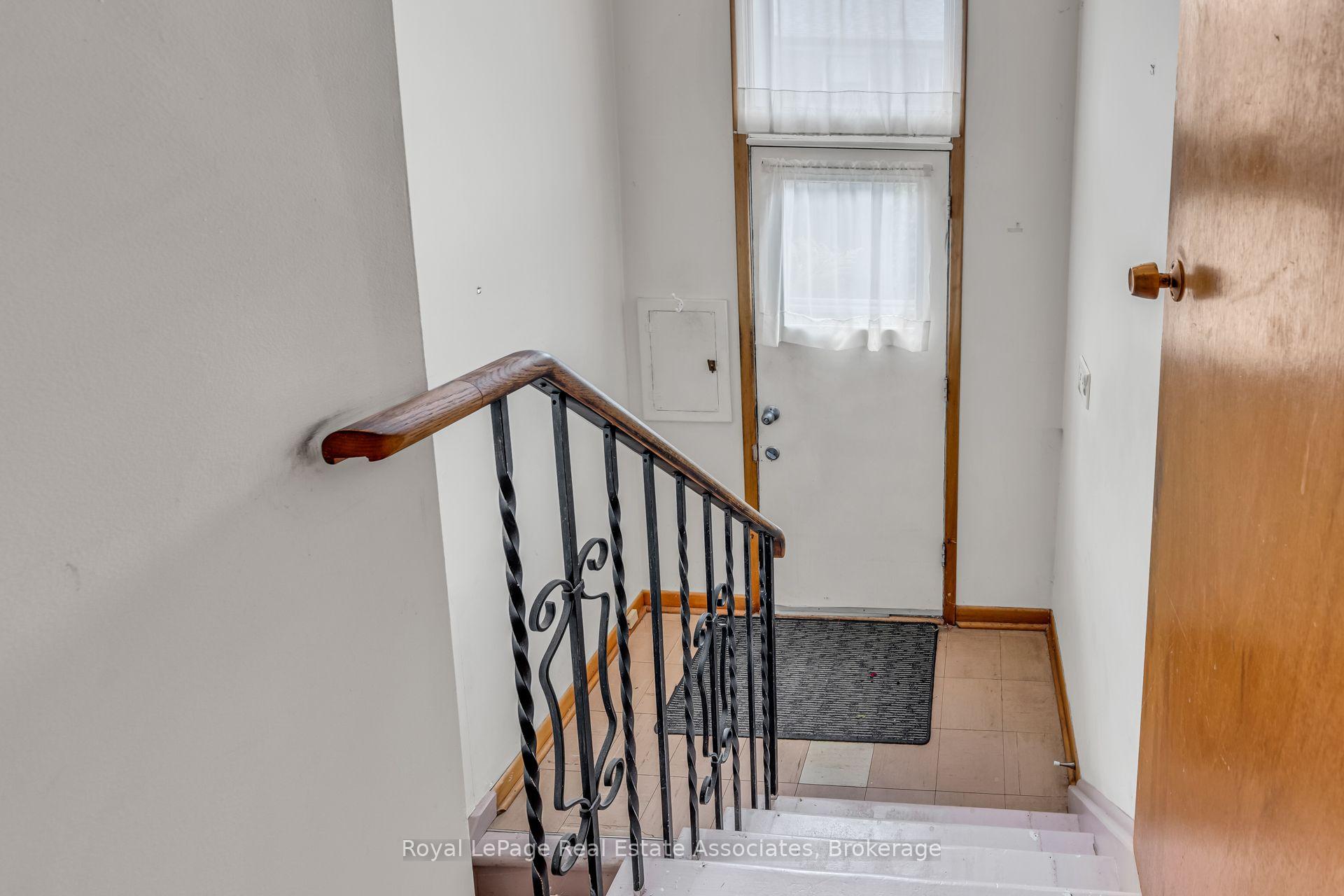 Photo 27 of 59 Stapleton Drive, Etobicoke, Kingsview Village-The Westway — HOMEH