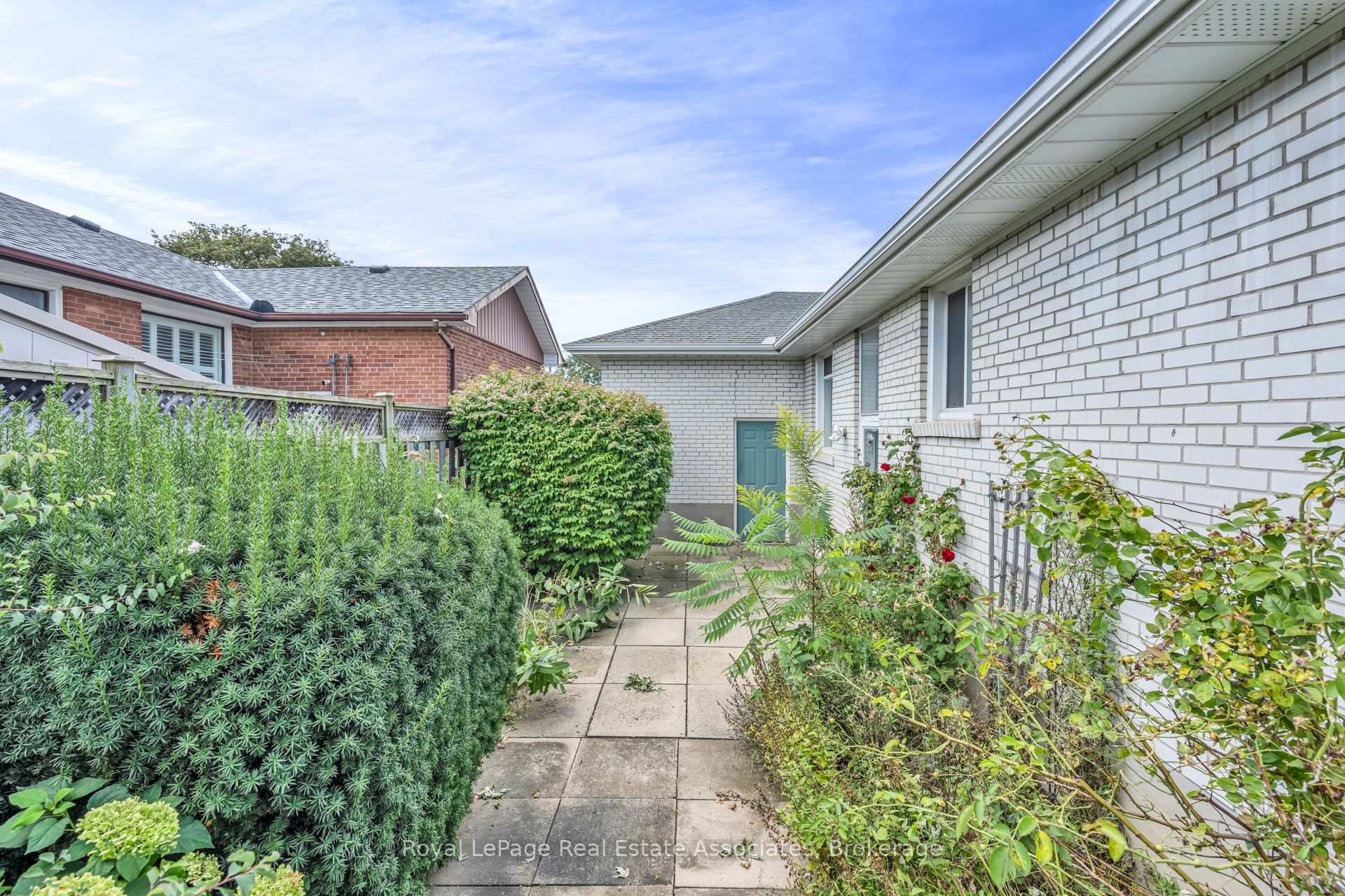 Photo 35 of 59 Stapleton Drive, Etobicoke, Kingsview Village-The Westway — HOMEH