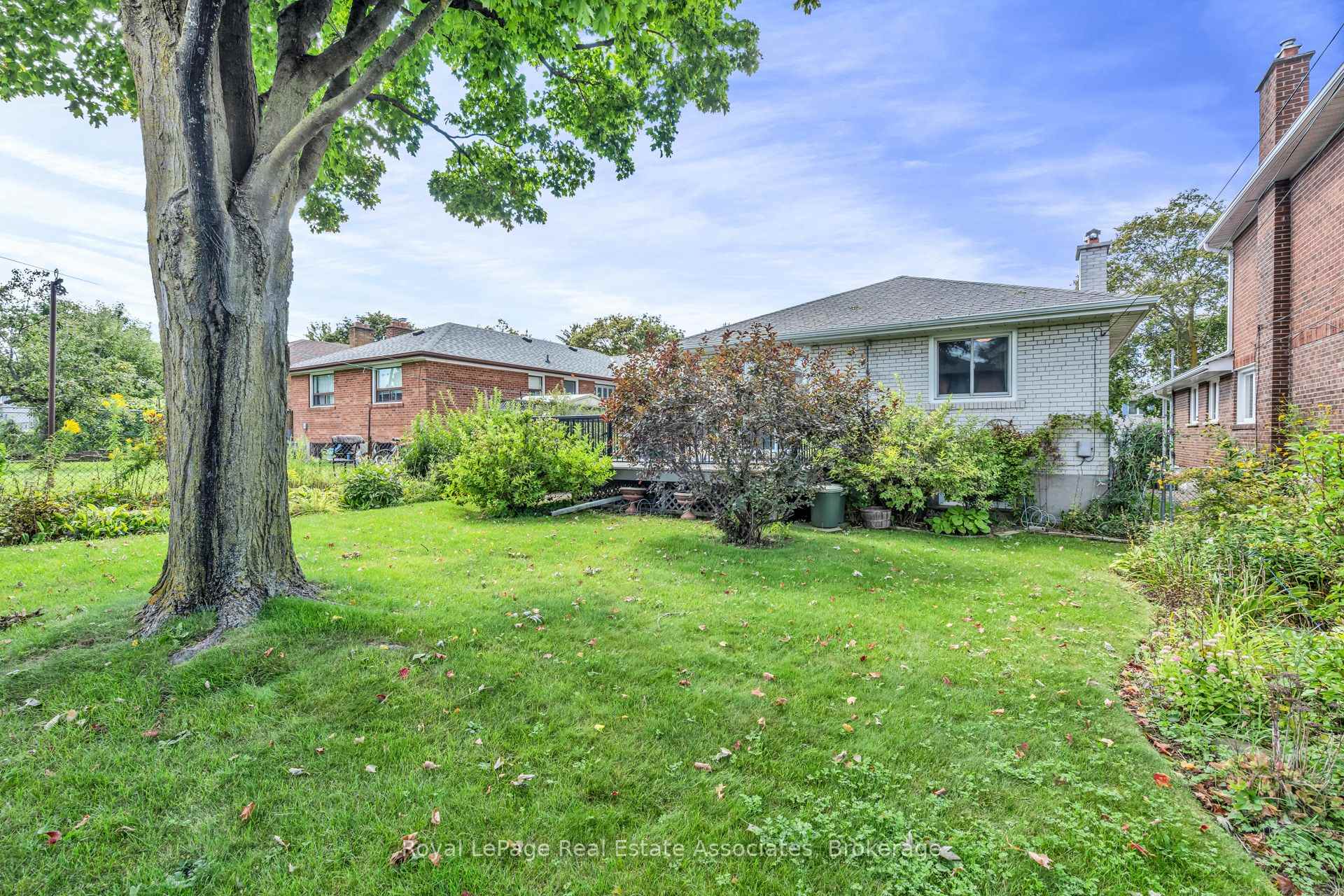 Photo 37 of 59 Stapleton Drive, Etobicoke, Kingsview Village-The Westway — HOMEH