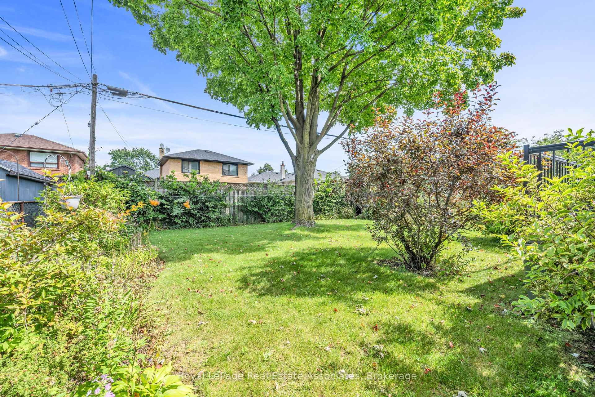 Photo 38 of 59 Stapleton Drive, Etobicoke, Kingsview Village-The Westway — HOMEH