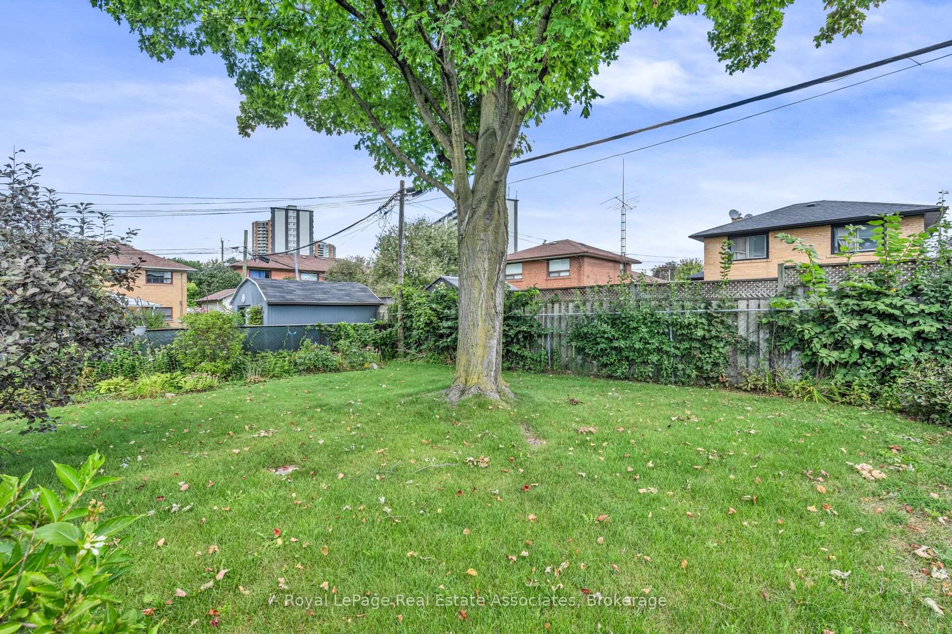 Photo 40 of 59 Stapleton Drive, Etobicoke, Kingsview Village-The Westway — HOMEH