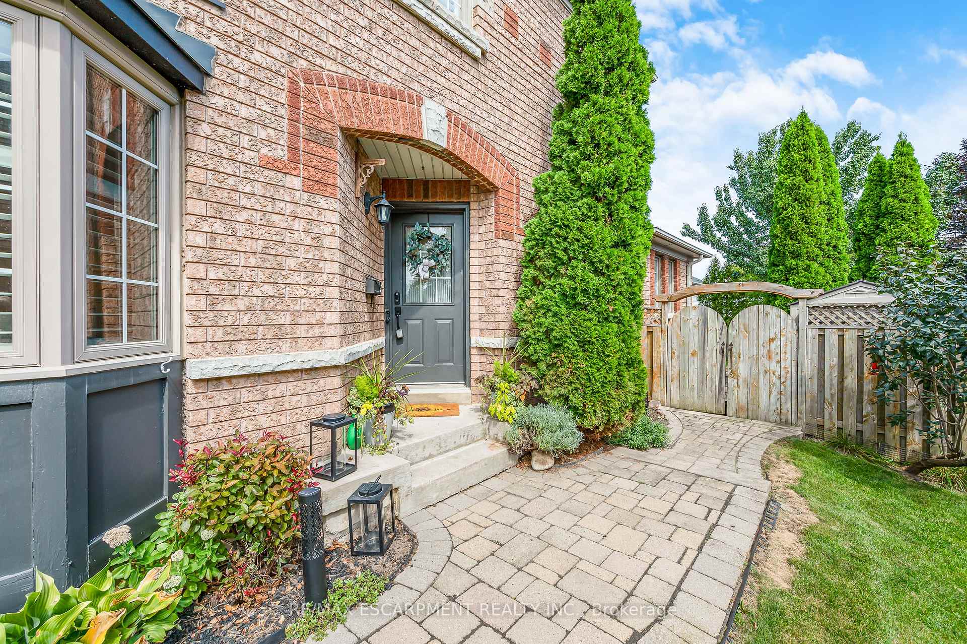 Photo 4 of 4013 Jarvis Crescent, Burlington, Rose — HOMEH