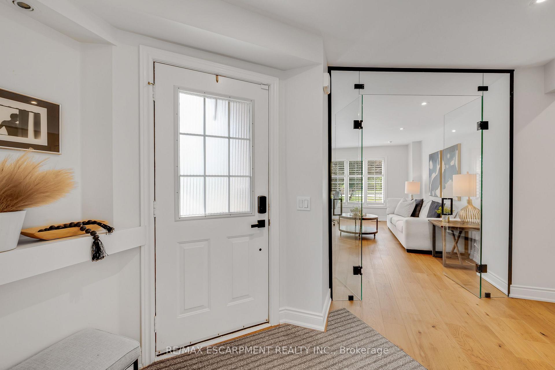 Photo 3 of 4013 Jarvis Crescent, Burlington, Rose — HOMEH