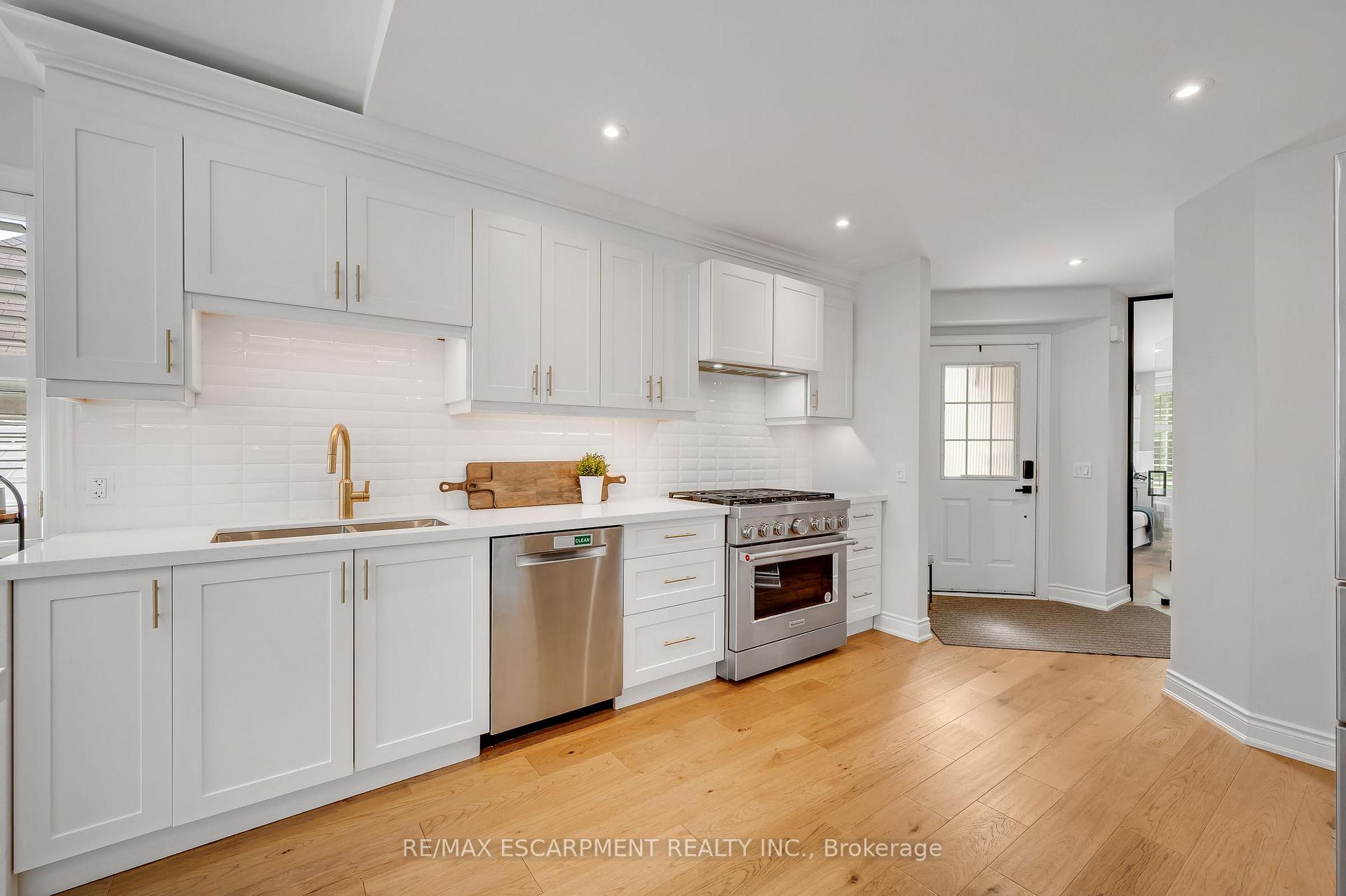 Photo 8 of 4013 Jarvis Crescent, Burlington, Rose — HOMEH
