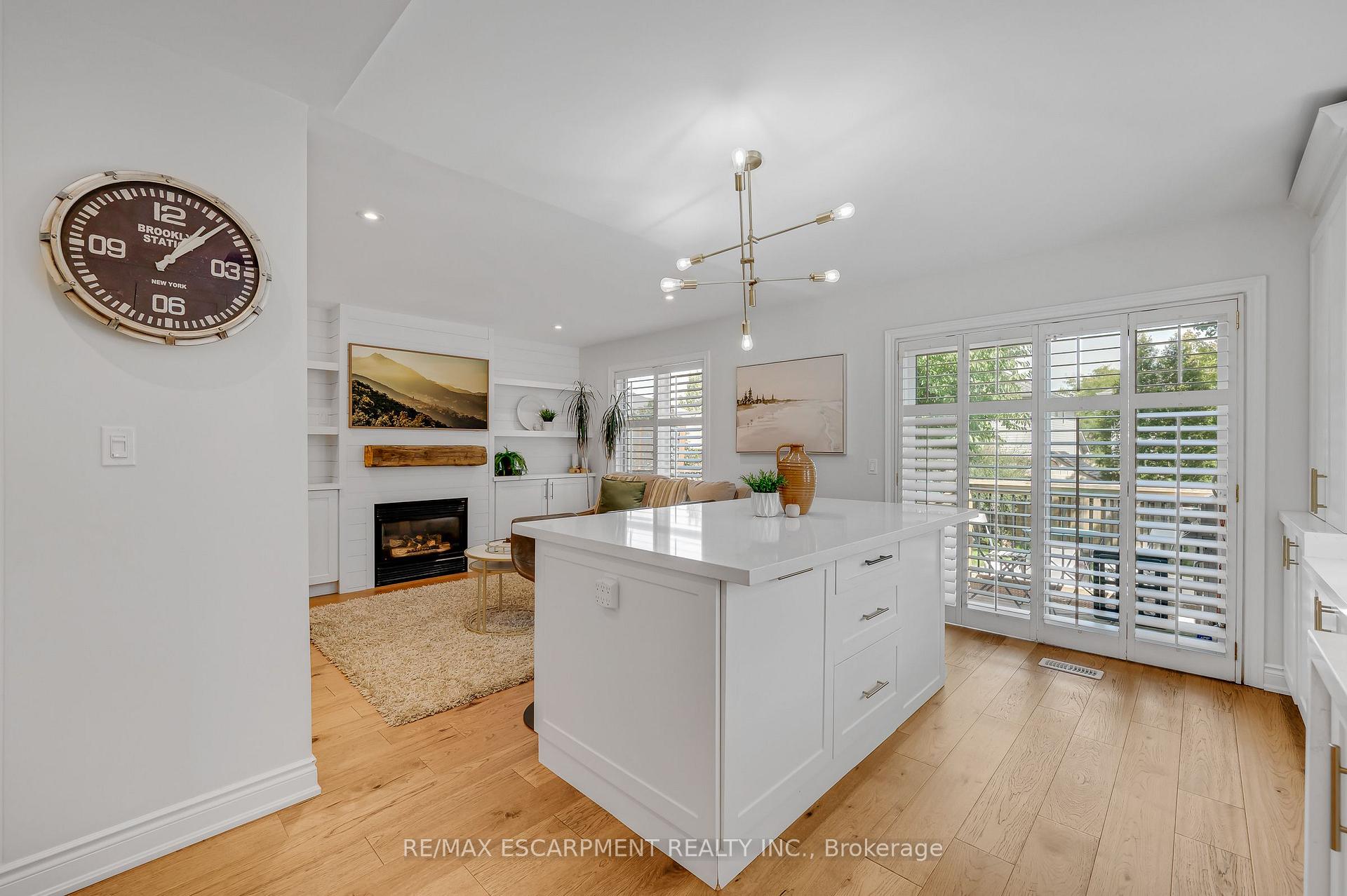 Photo 10 of 4013 Jarvis Crescent, Burlington, Rose — HOMEH