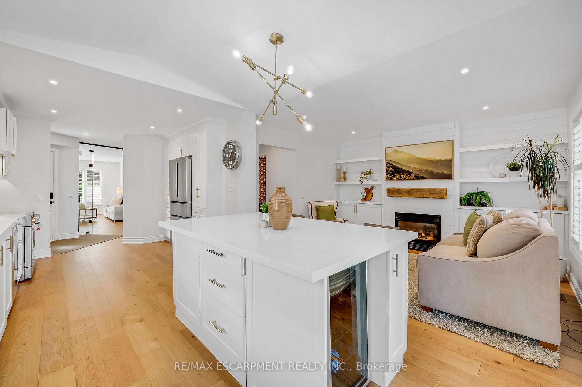 Photo 11 of 4013 Jarvis Crescent, Burlington, Rose — HOMEH