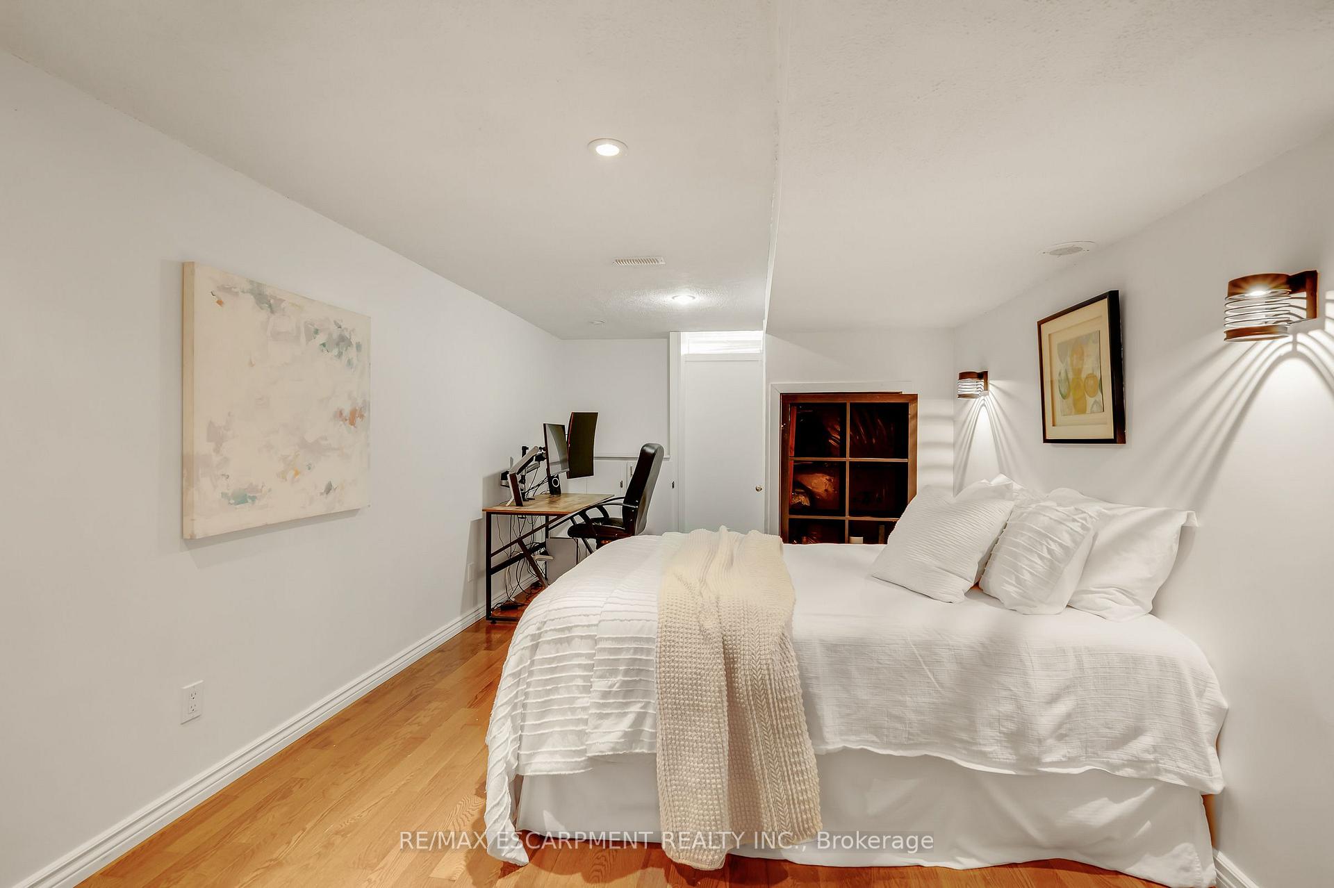 Photo 35 of 4013 Jarvis Crescent, Burlington, Rose — HOMEH