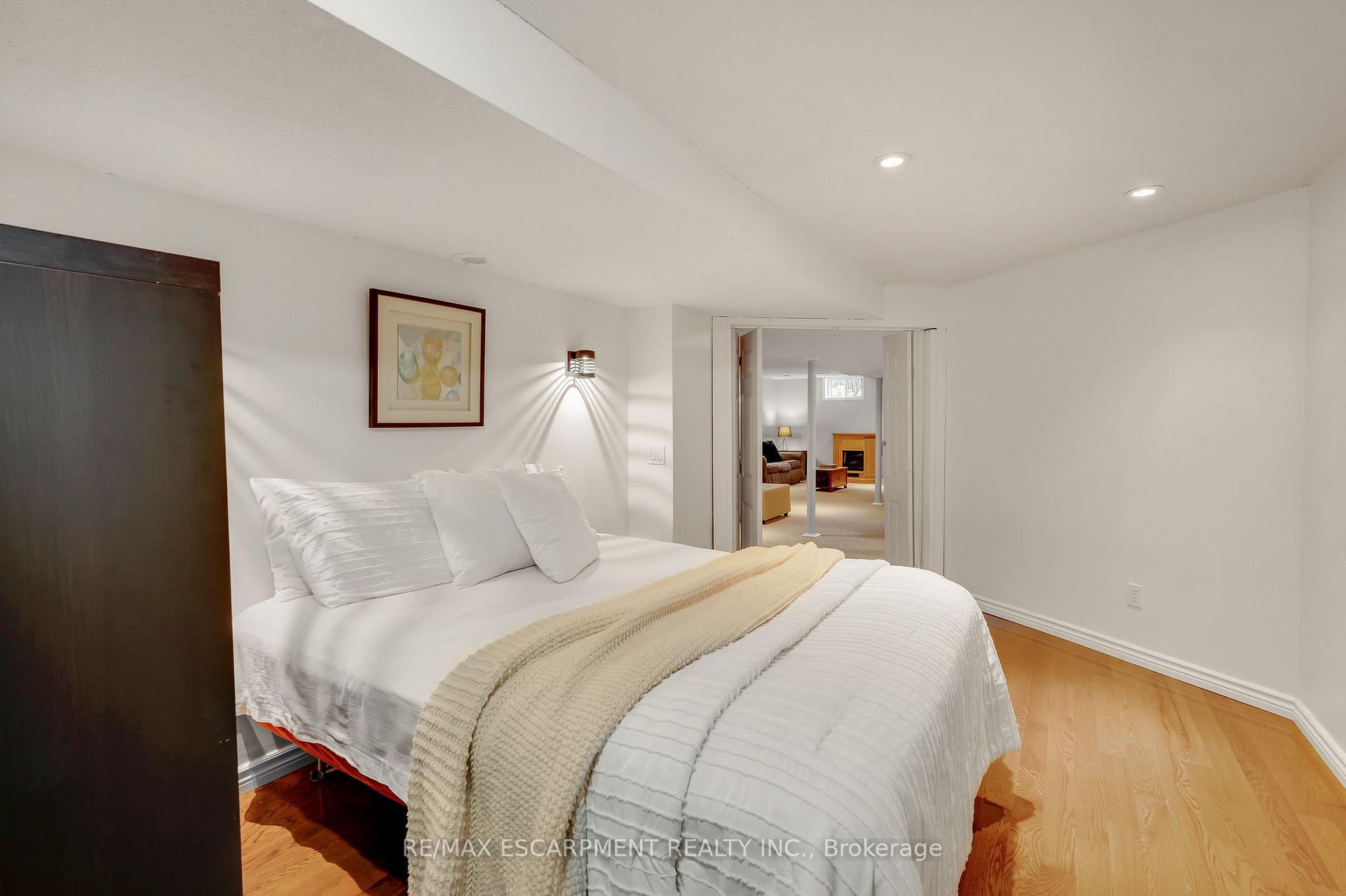 Photo 36 of 4013 Jarvis Crescent, Burlington, Rose — HOMEH
