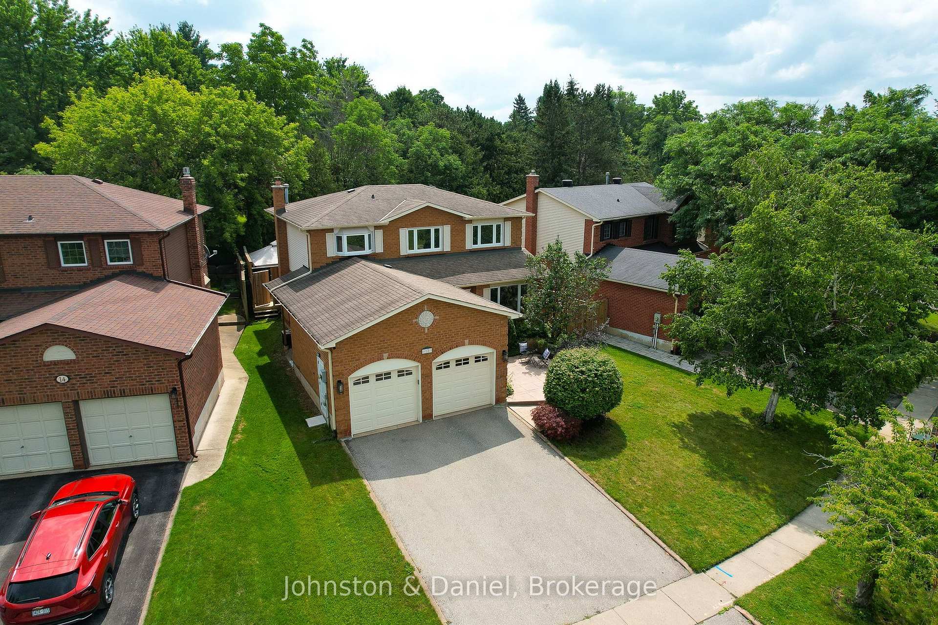 Photo 2 of 12 Jason Crescent, Halton Hills, Georgetown — HOMEH