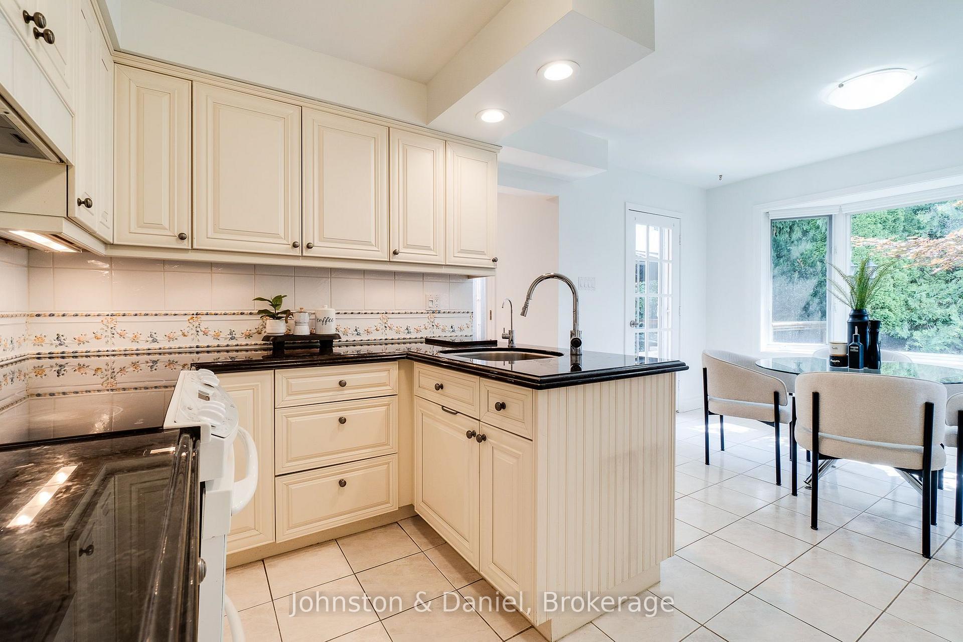 Photo 17 of 12 Jason Crescent, Halton Hills, Georgetown — HOMEH