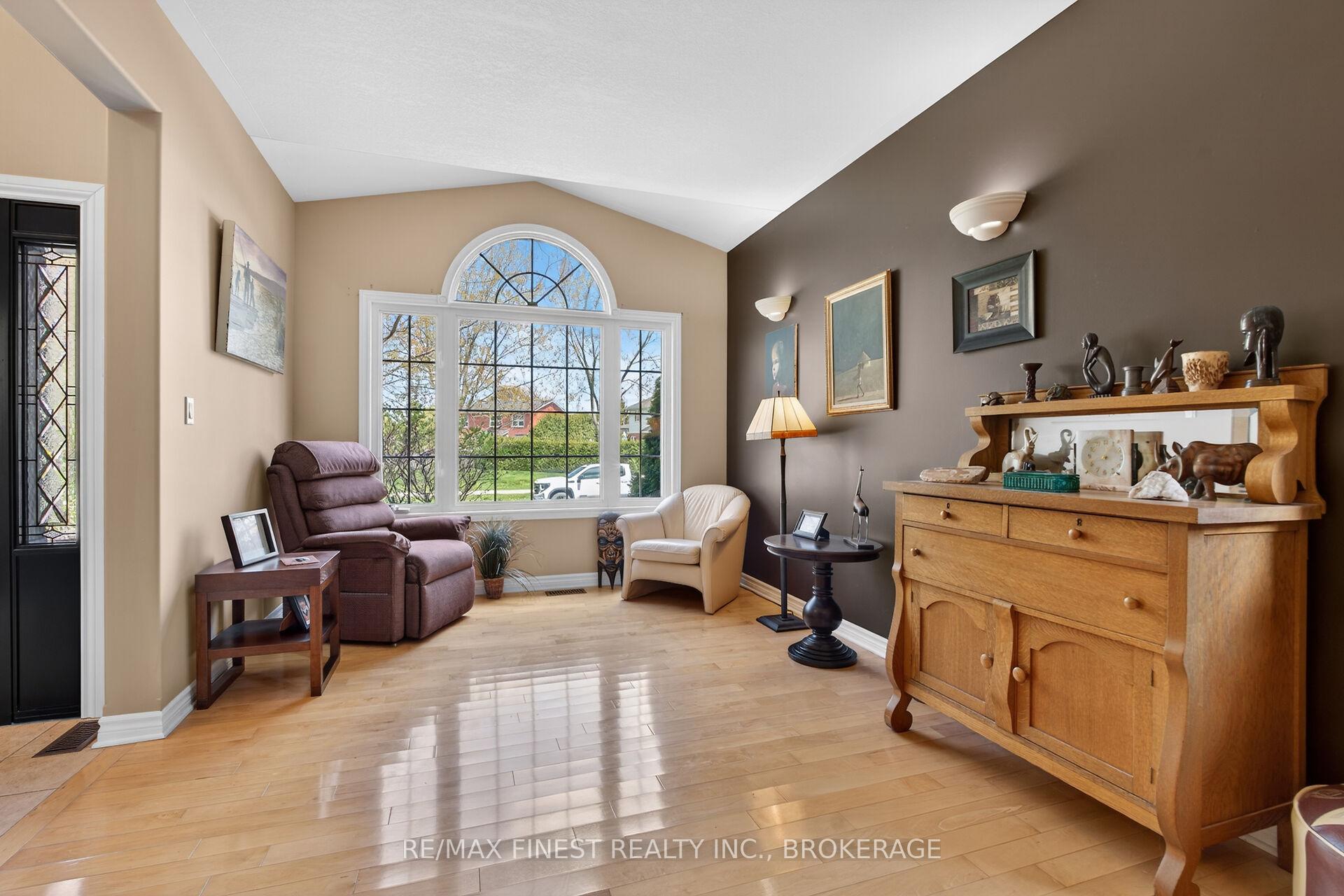 Photo 8 of 417 Mccallum Street, Kingston, Kingston East (Incl Barret Crt) — HOMEH