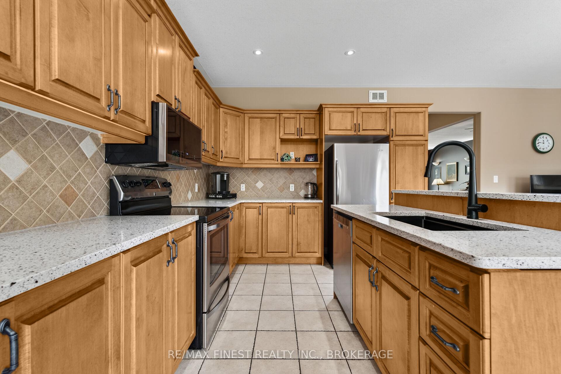 Photo 15 of 417 Mccallum Street, Kingston, Kingston East (Incl Barret Crt) — HOMEH