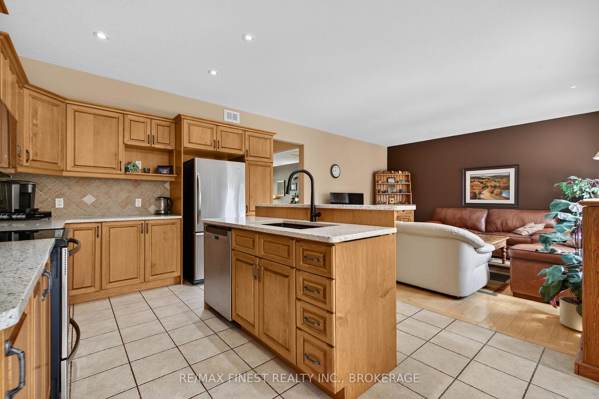 Photo 16 of 417 Mccallum Street, Kingston, Kingston East (Incl Barret Crt) — HOMEH