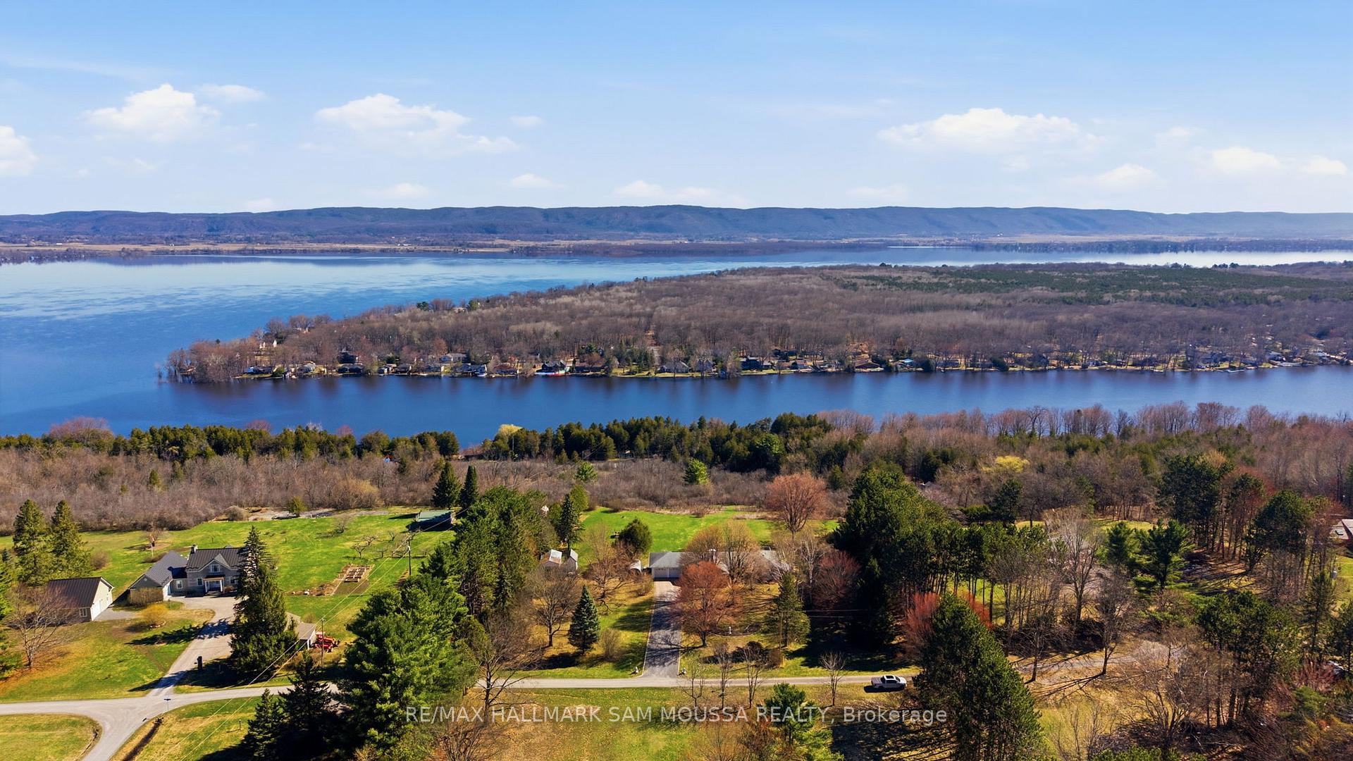 Photo 2 of 122 Colonel Nicholson Lane, Ottawa, Constance Bay — HOMEH