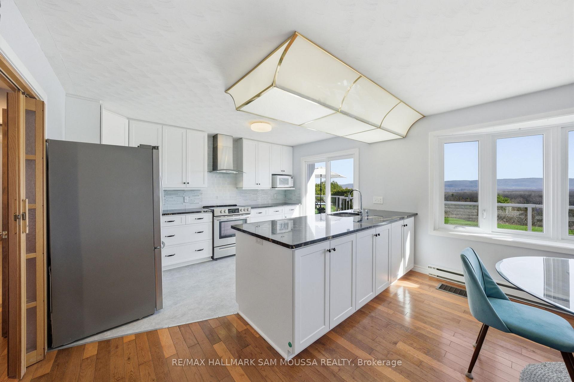 Photo 15 of 122 Colonel Nicholson Lane, Ottawa, Constance Bay — HOMEH