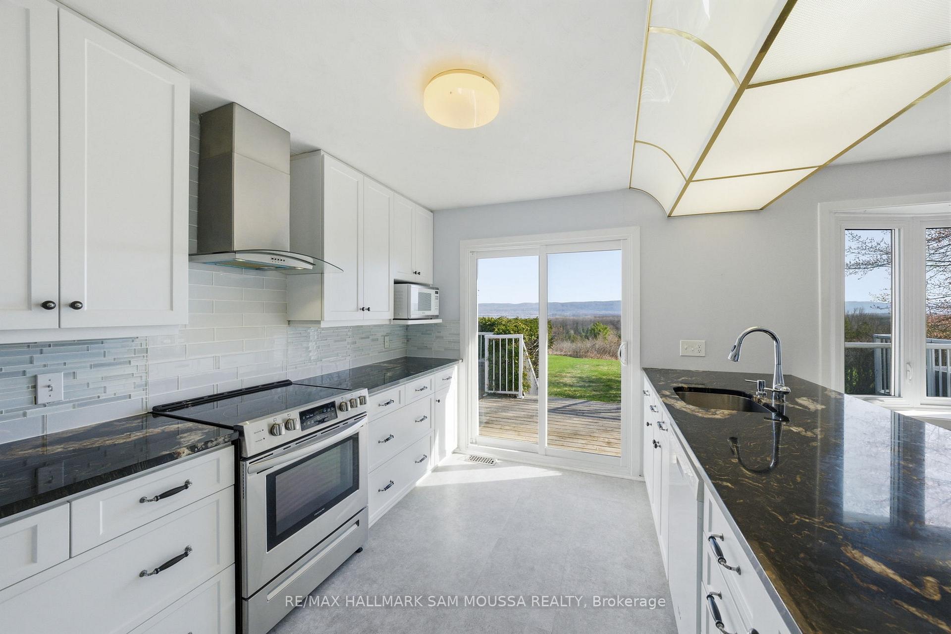 Photo 16 of 122 Colonel Nicholson Lane, Ottawa, Constance Bay — HOMEH