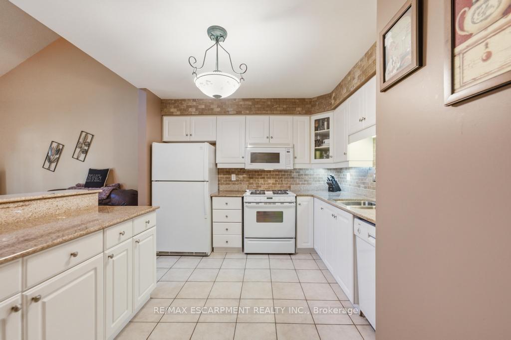 Photo 5 of 47 Dynasty Avenue, Hamilton, Stoney Creek — HOMEH