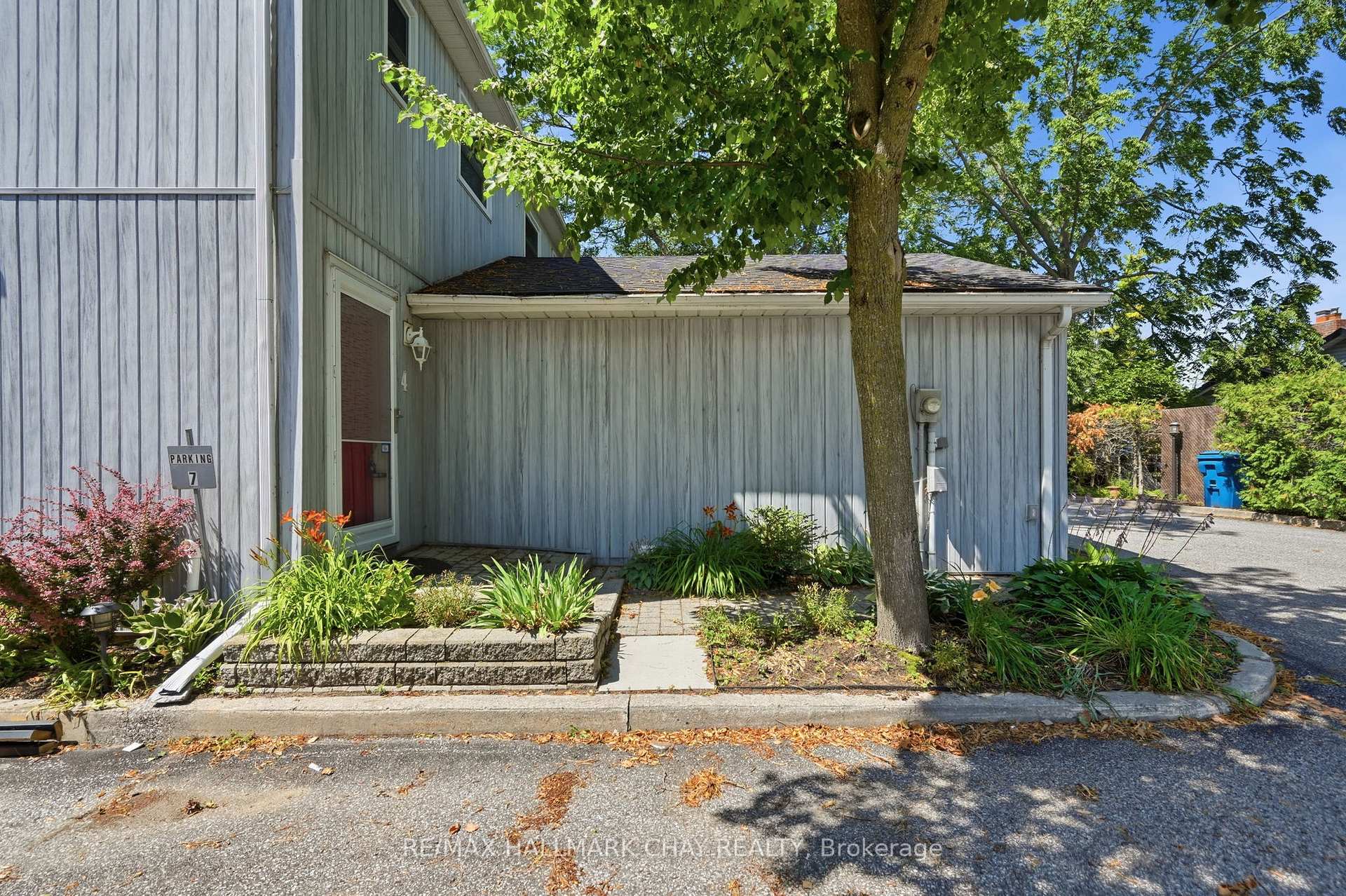 Photo 3 of Unit 4, 1 Olive Crescent, Orillia — HOMEH