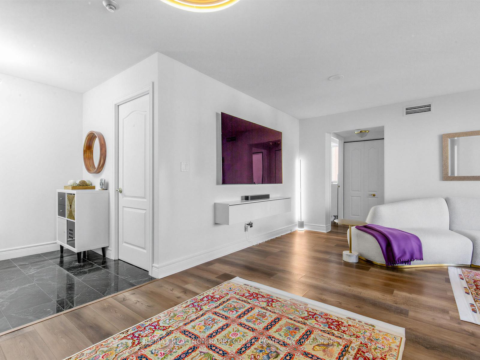 Photo 6 of Unit 812, 5418 Yonge Street, North York, Willowdale West — HOMEH