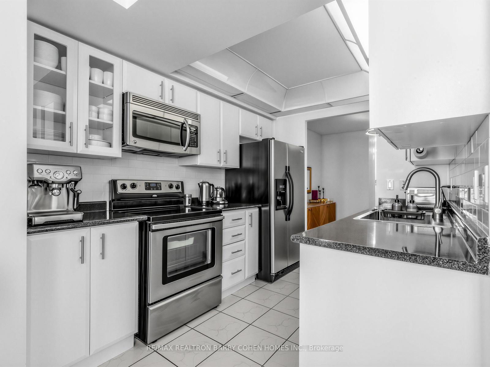Photo 15 of Unit 812, 5418 Yonge Street, North York, Willowdale West — HOMEH
