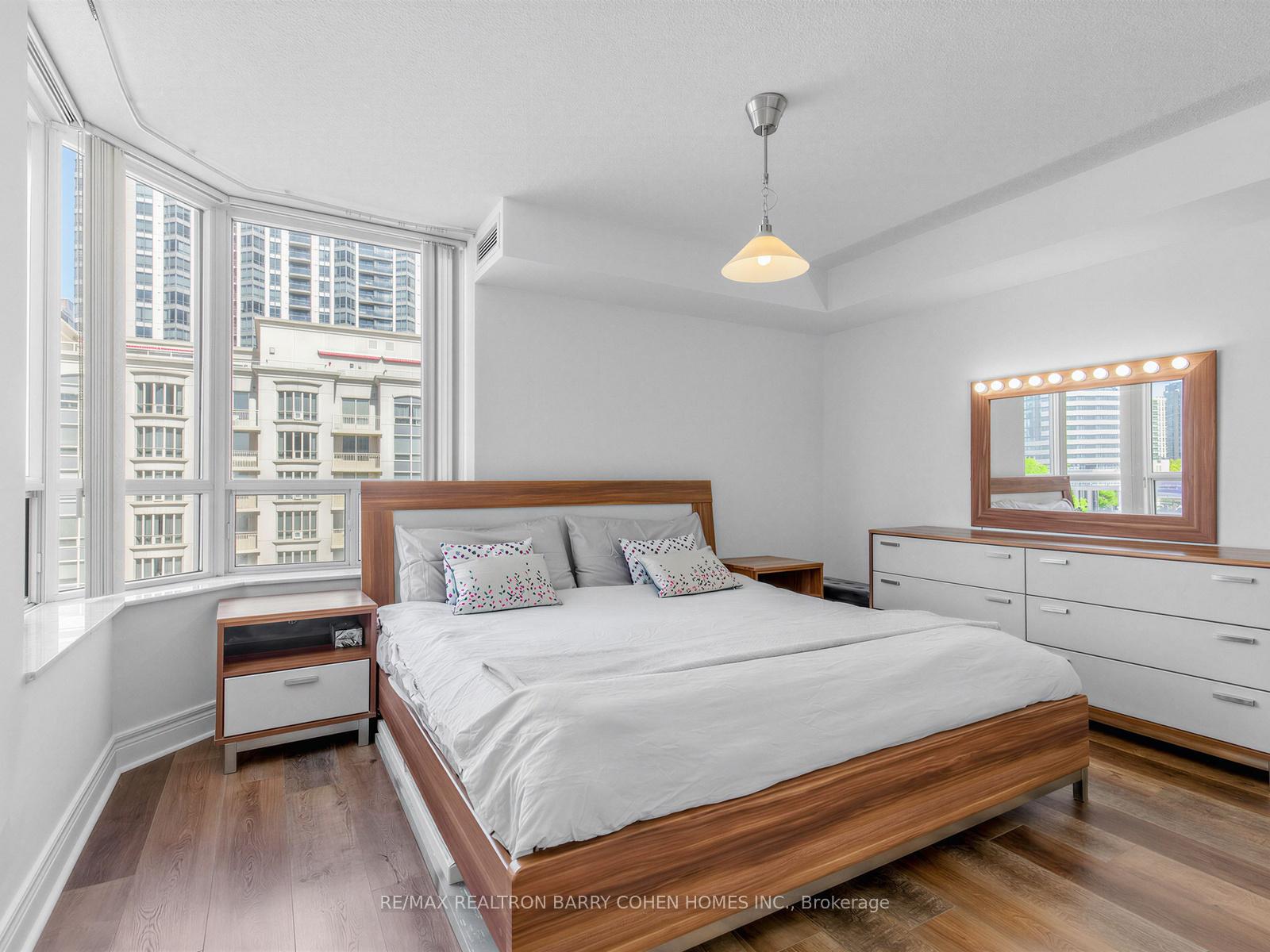 Photo 18 of Unit 812, 5418 Yonge Street, North York, Willowdale West — HOMEH