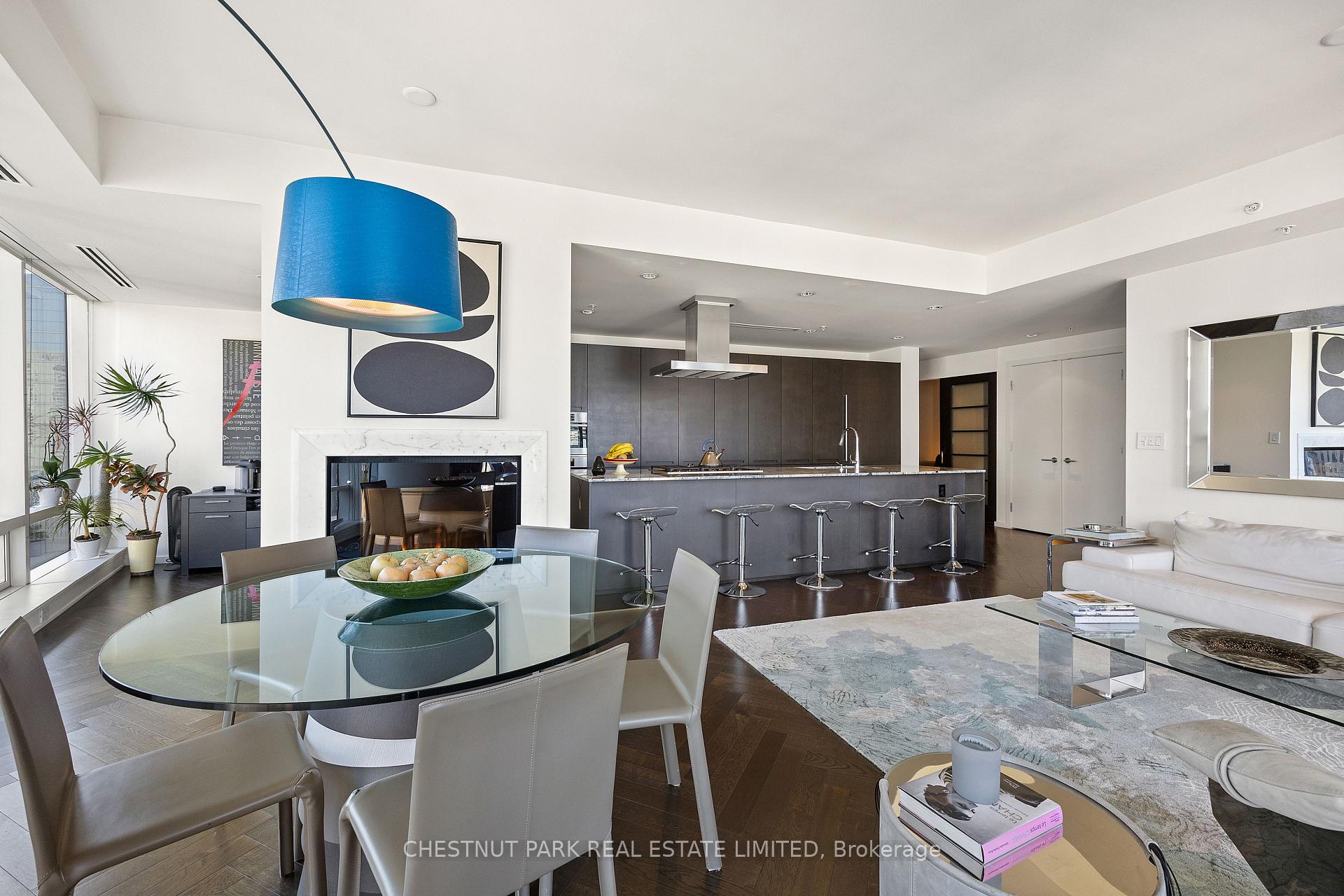 Photo of Unit 3006, 180 University Avenue