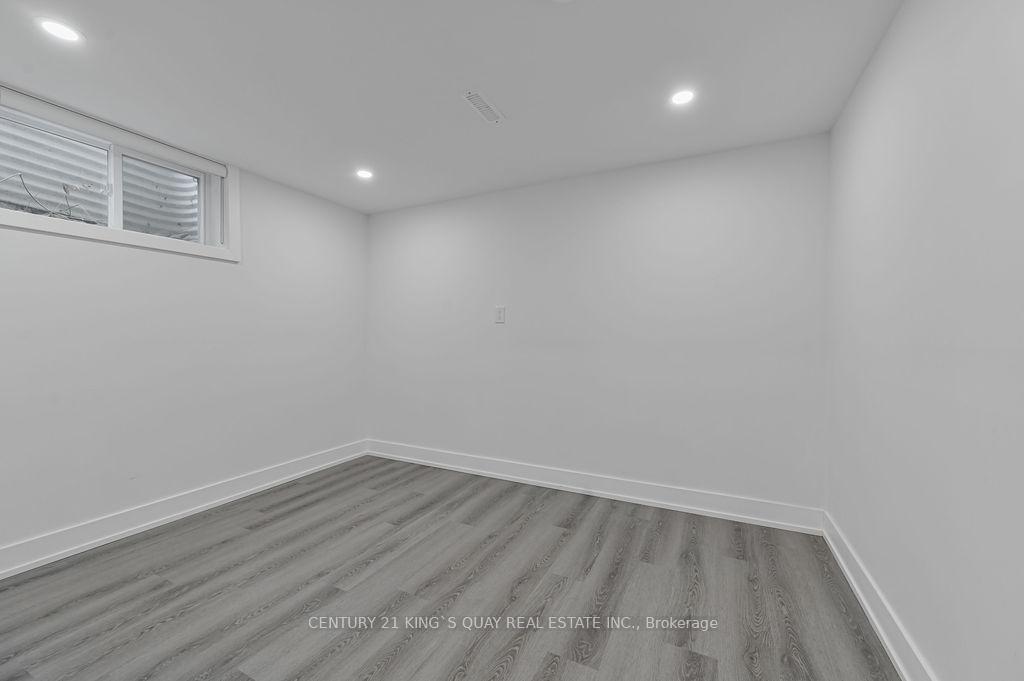 Photo 14 of Unit Lower, 989 Old Cummer Avenue, North York, Bayview Woods-Steeles — HOMEH