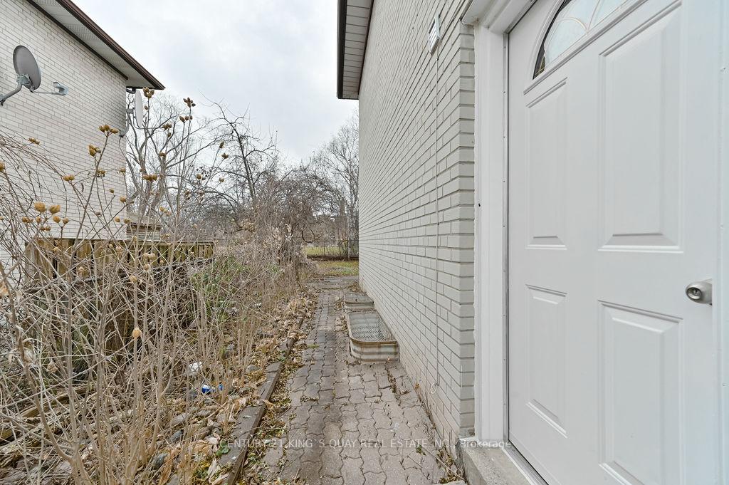 Photo 21 of Unit Lower, 989 Old Cummer Avenue, North York, Bayview Woods-Steeles — HOMEH