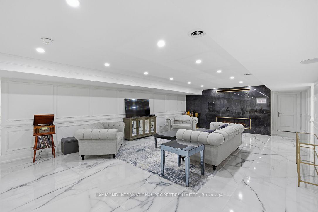 Photo 23 of 118 Laurentide Drive, North York, Parkwoods-Donalda — HOMEH