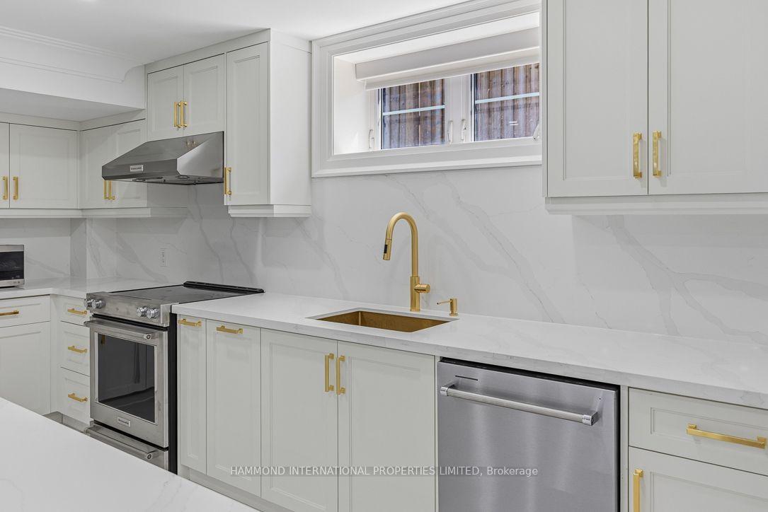 Photo 26 of 118 Laurentide Drive, North York, Parkwoods-Donalda — HOMEH