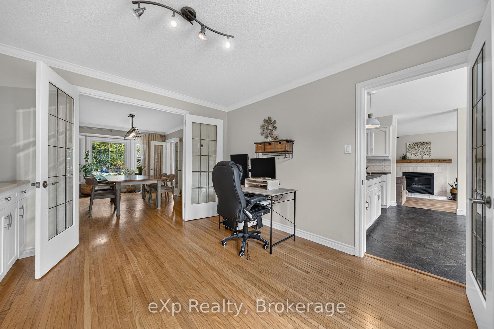 Photo 10 of 42 Pacific Place, Guelph, Dovercliffe Park/Old University — HOMEH
