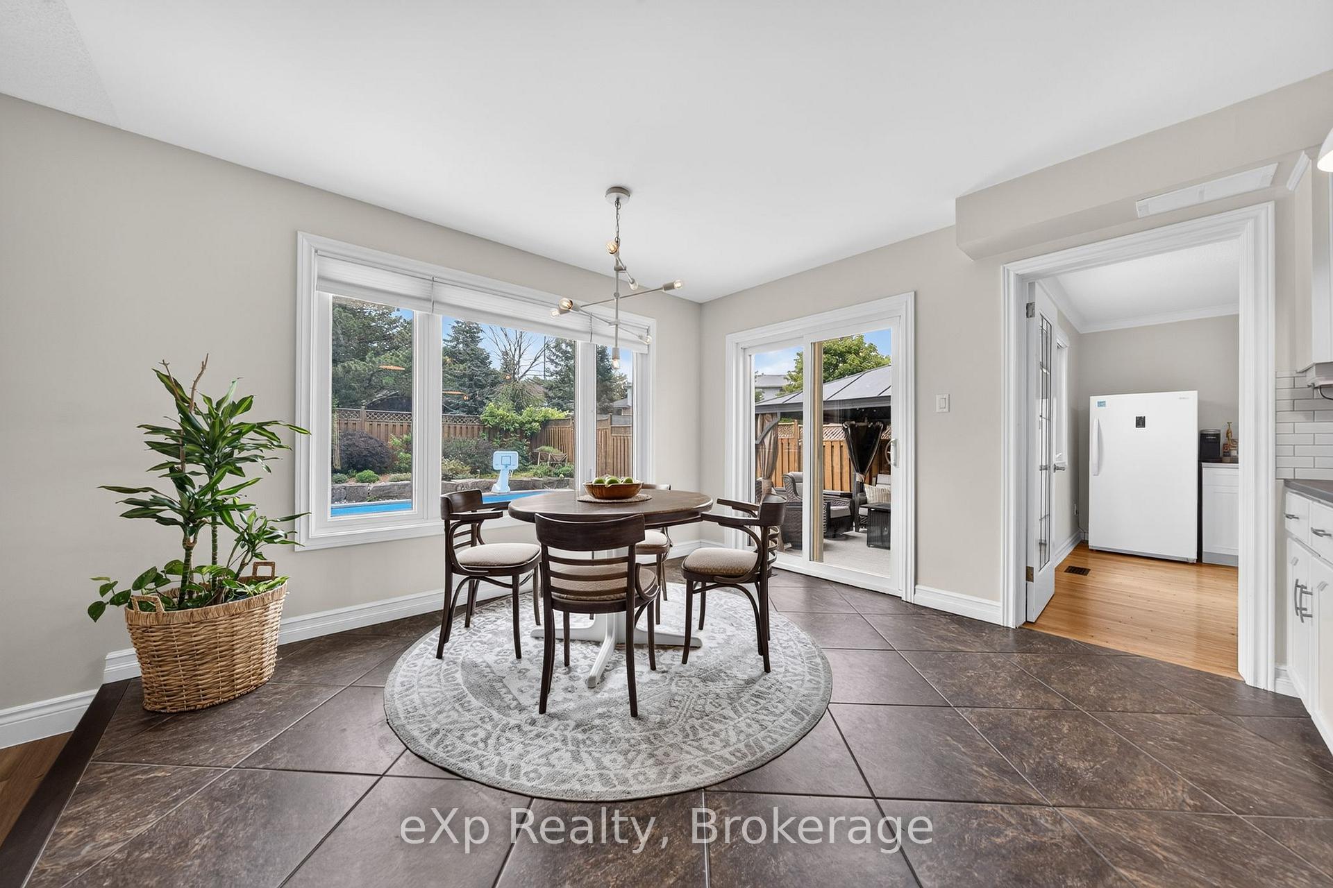 Photo 11 of 42 Pacific Place, Guelph, Dovercliffe Park/Old University — HOMEH