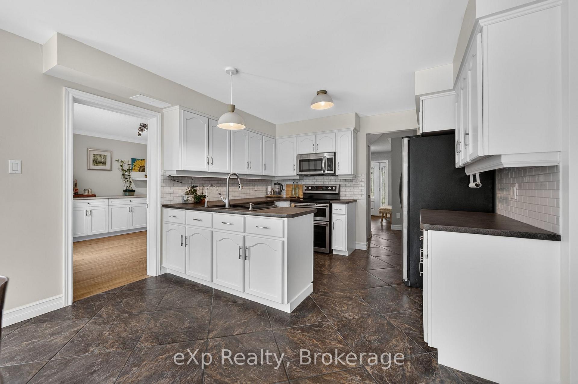 Photo 14 of 42 Pacific Place, Guelph, Dovercliffe Park/Old University — HOMEH