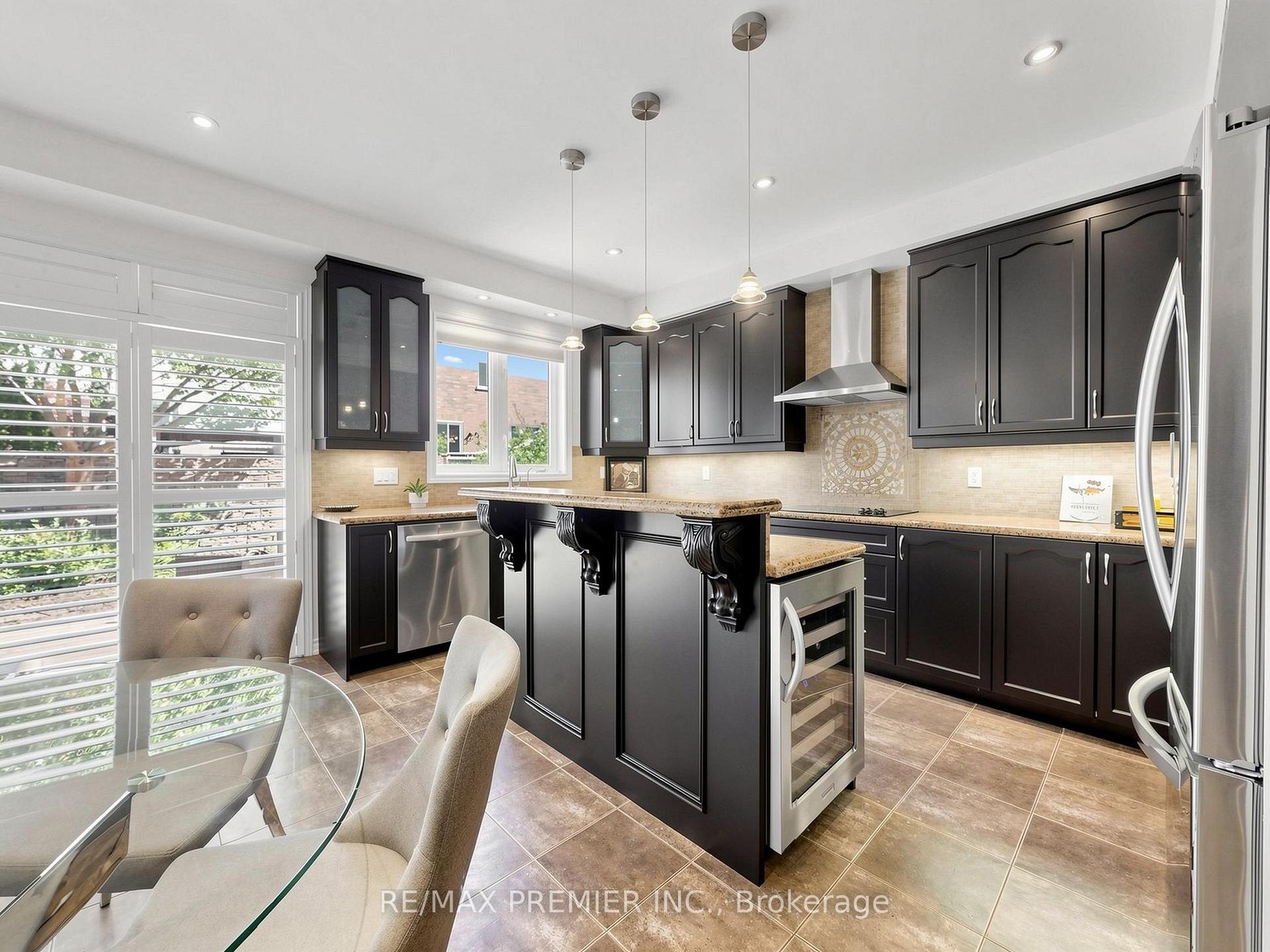 Photo 11 of 50 Ascalon Drive, Vaughan, Patterson — HOMEH