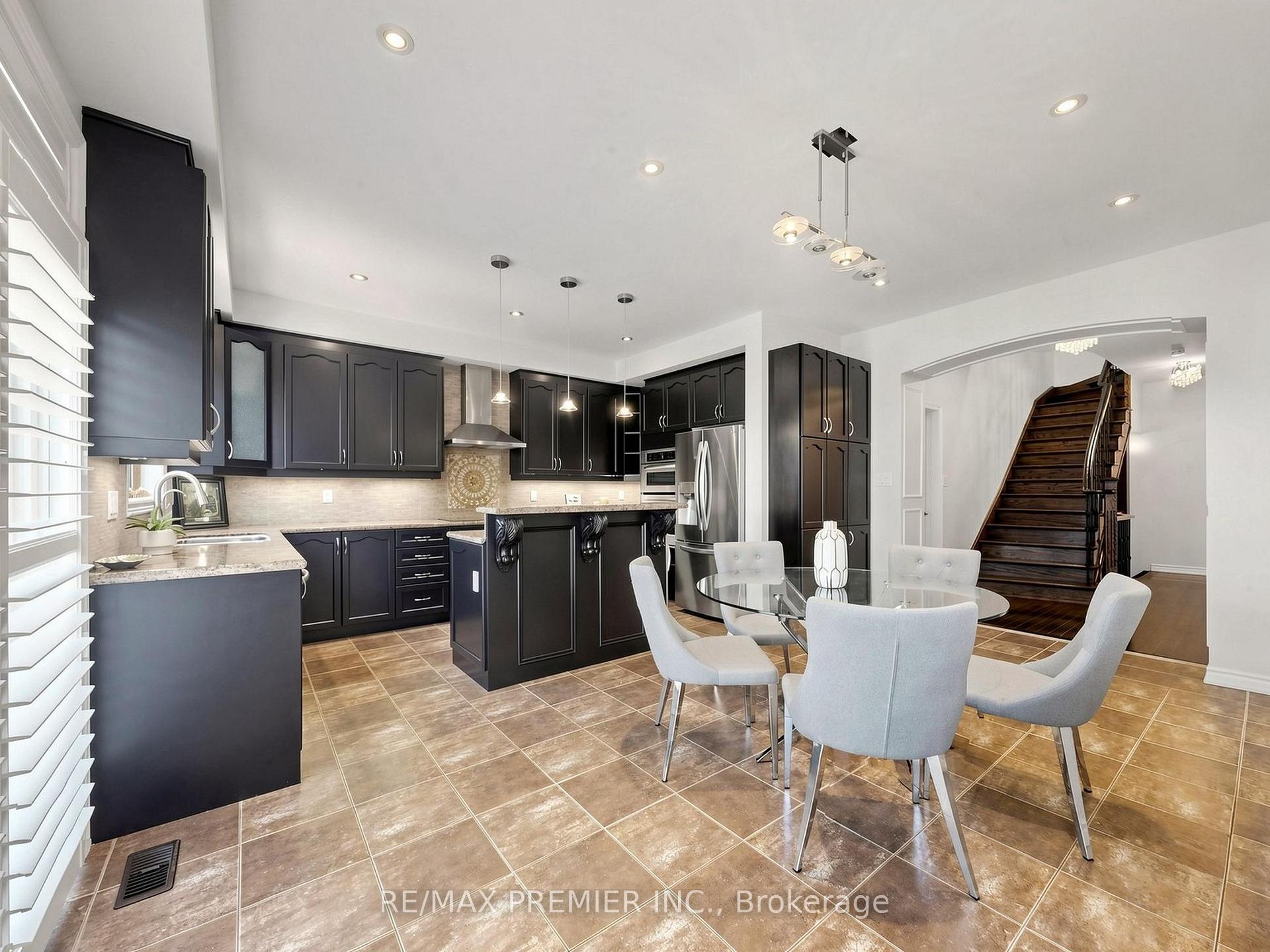 Photo 13 of 50 Ascalon Drive, Vaughan, Patterson — HOMEH