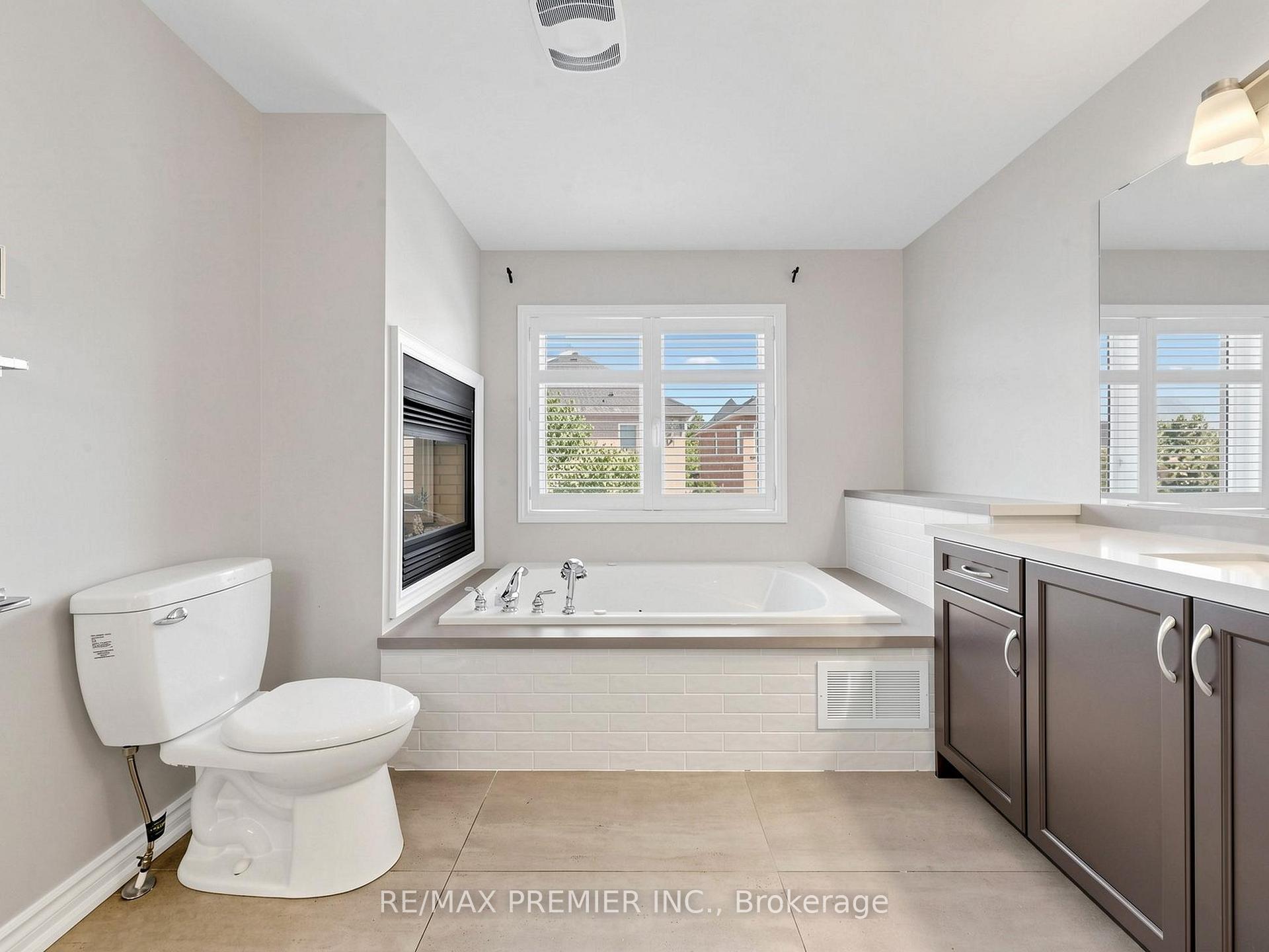 Photo 25 of 50 Ascalon Drive, Vaughan, Patterson — HOMEH