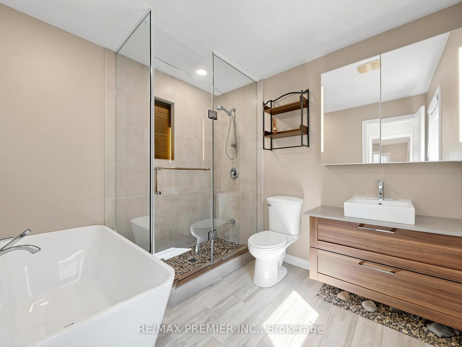 Photo 29 of 50 Ascalon Drive, Vaughan, Patterson — HOMEH