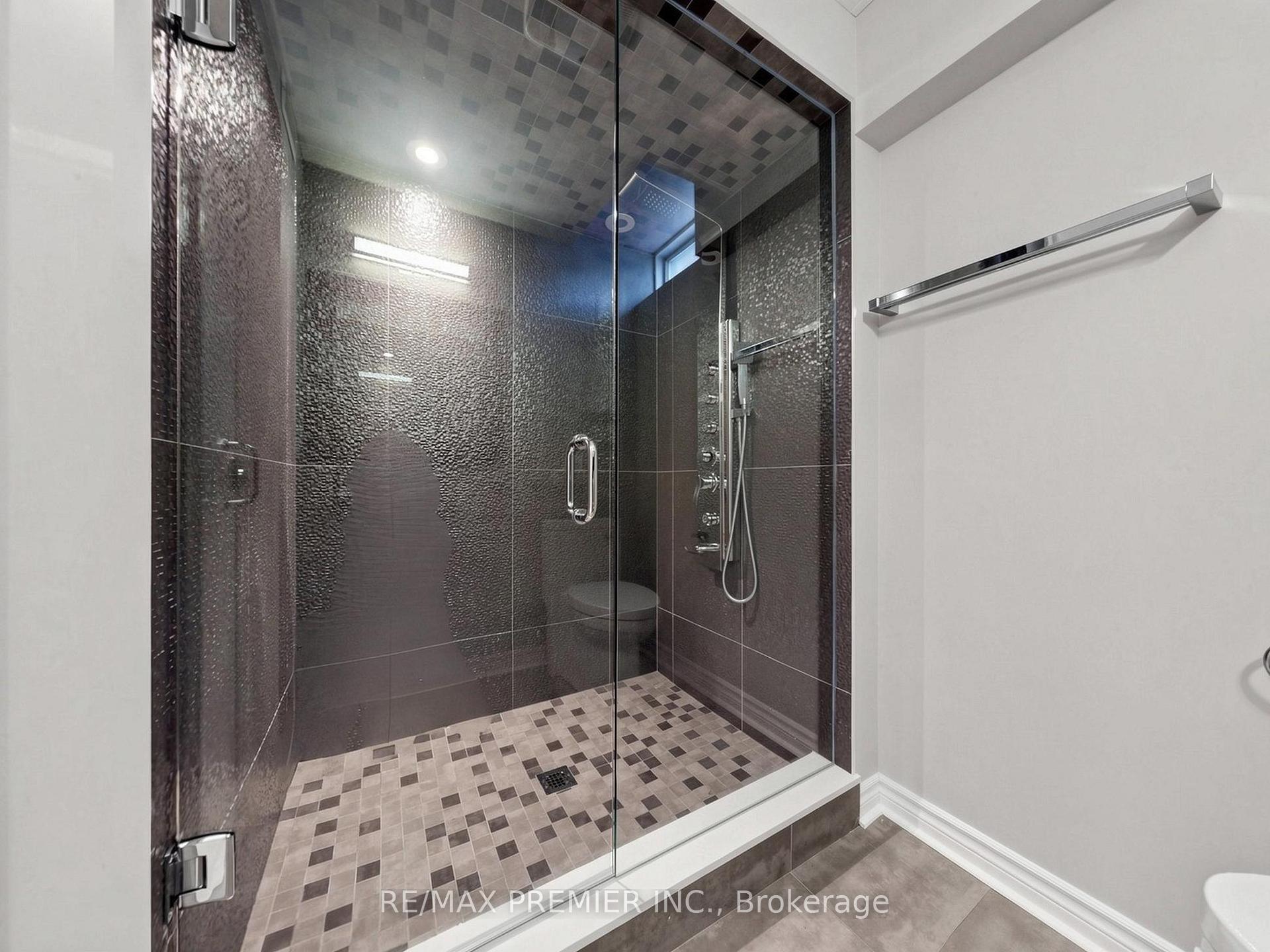 Photo 38 of 50 Ascalon Drive, Vaughan, Patterson — HOMEH
