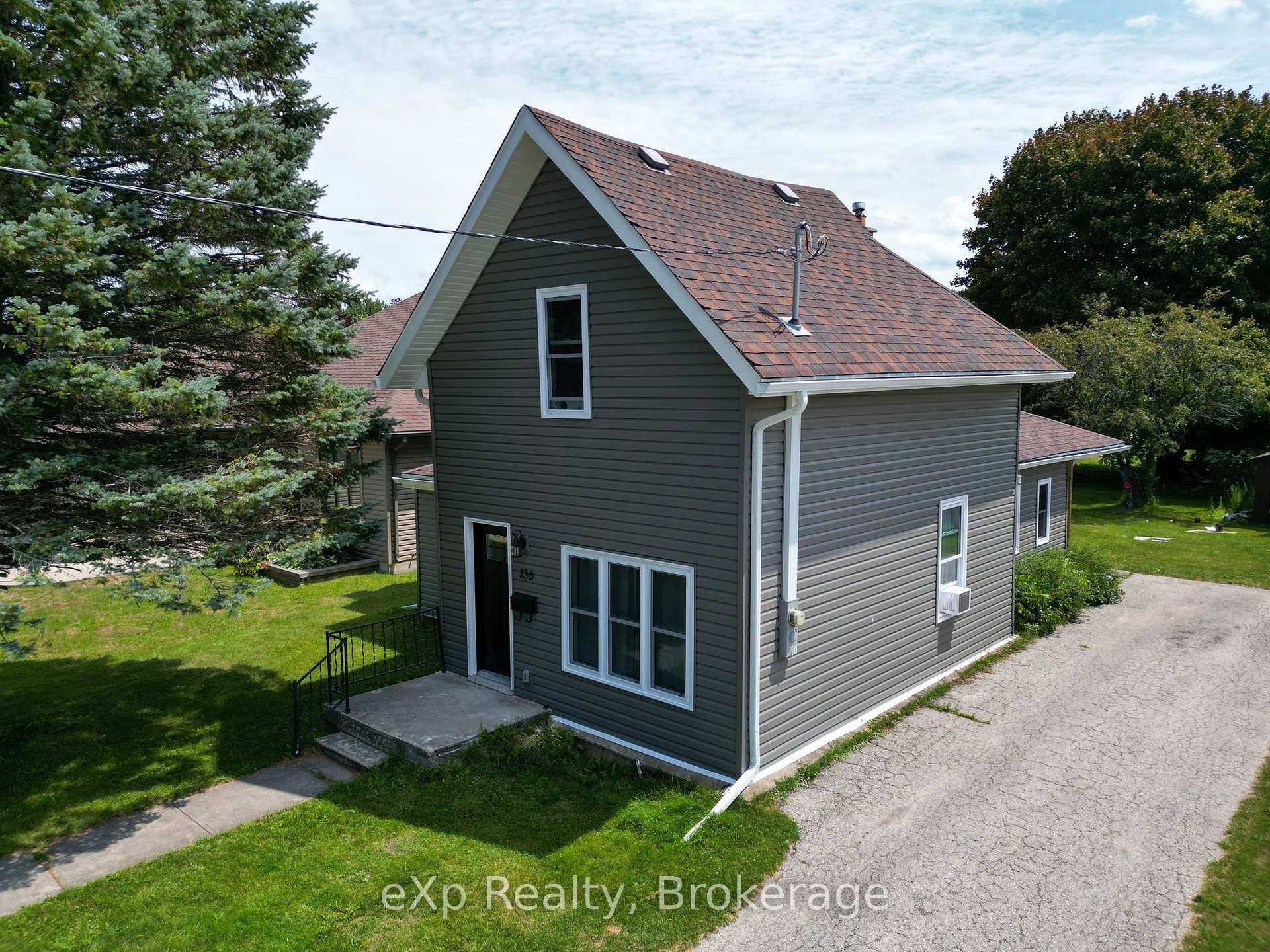 Photo of 136 Breadalbane Street S